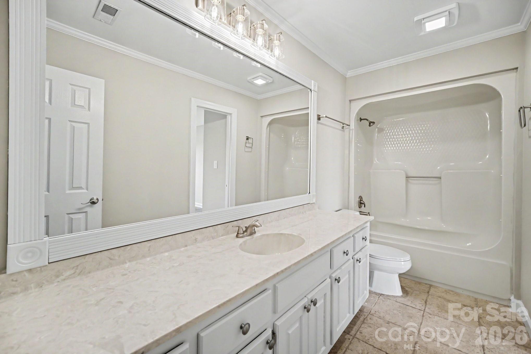 1912 Wexford Court — Gastonia
