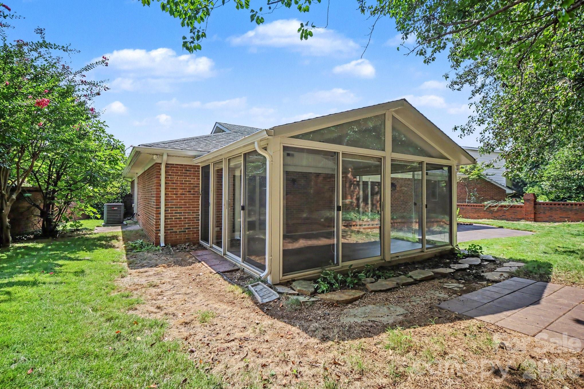 1912 Wexford Court — Gastonia