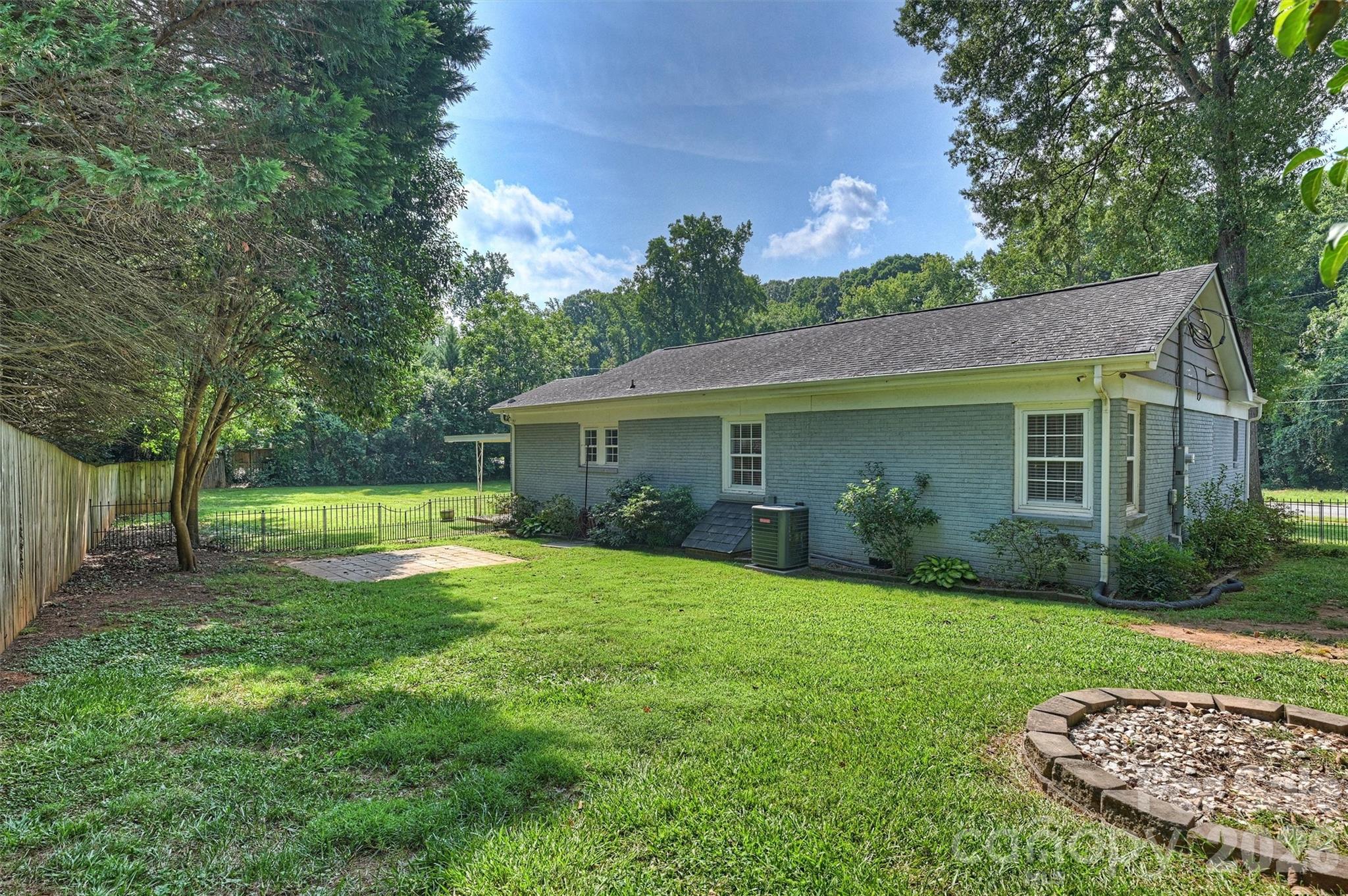 1323 Carolyn Drive — Charlotte