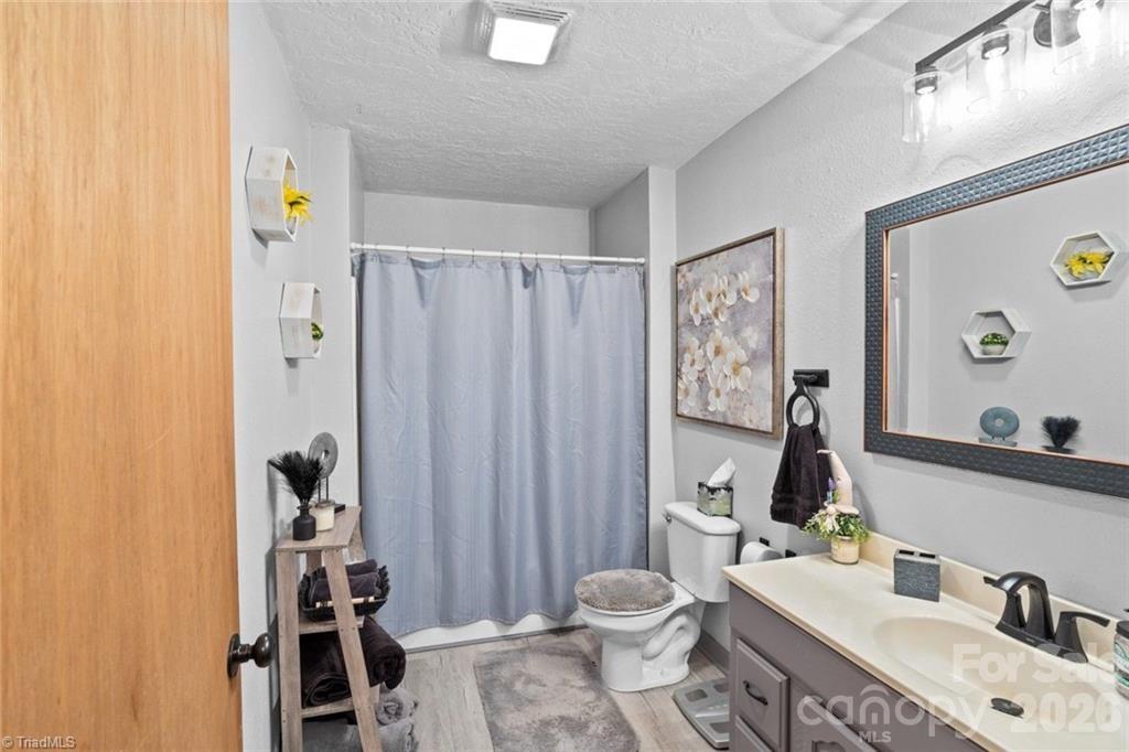 143 Mohegan Trail — Mocksville