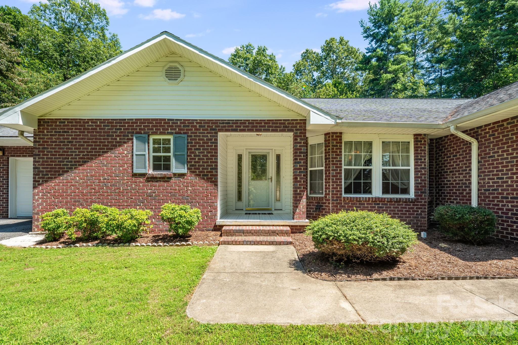 225 Arbor Lane — Hendersonville