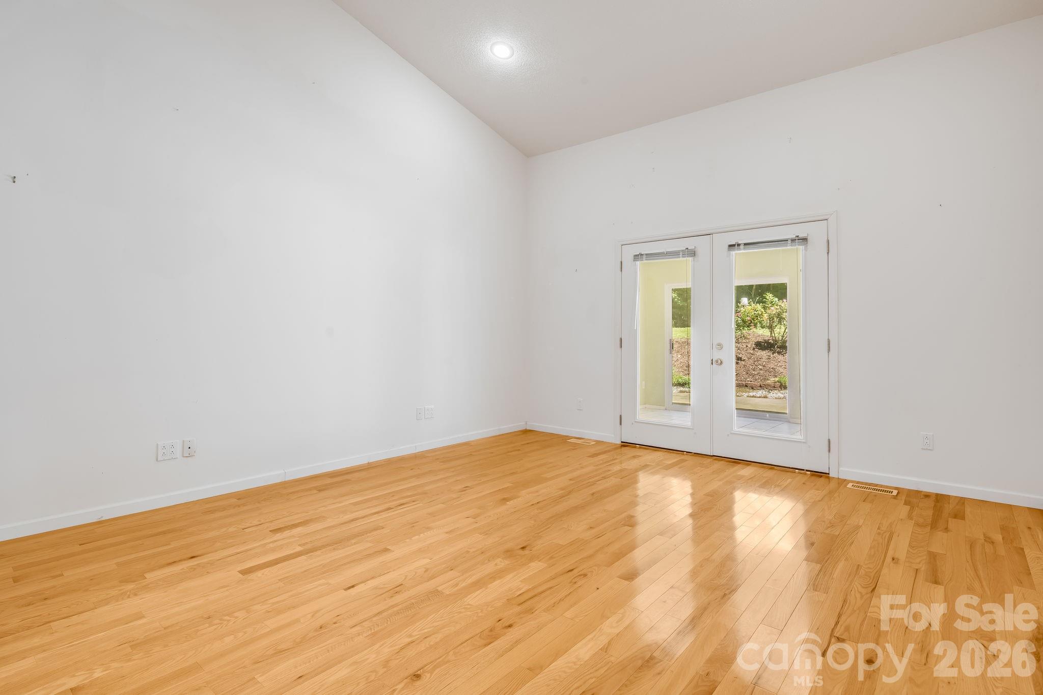 225 Arbor Lane — Hendersonville