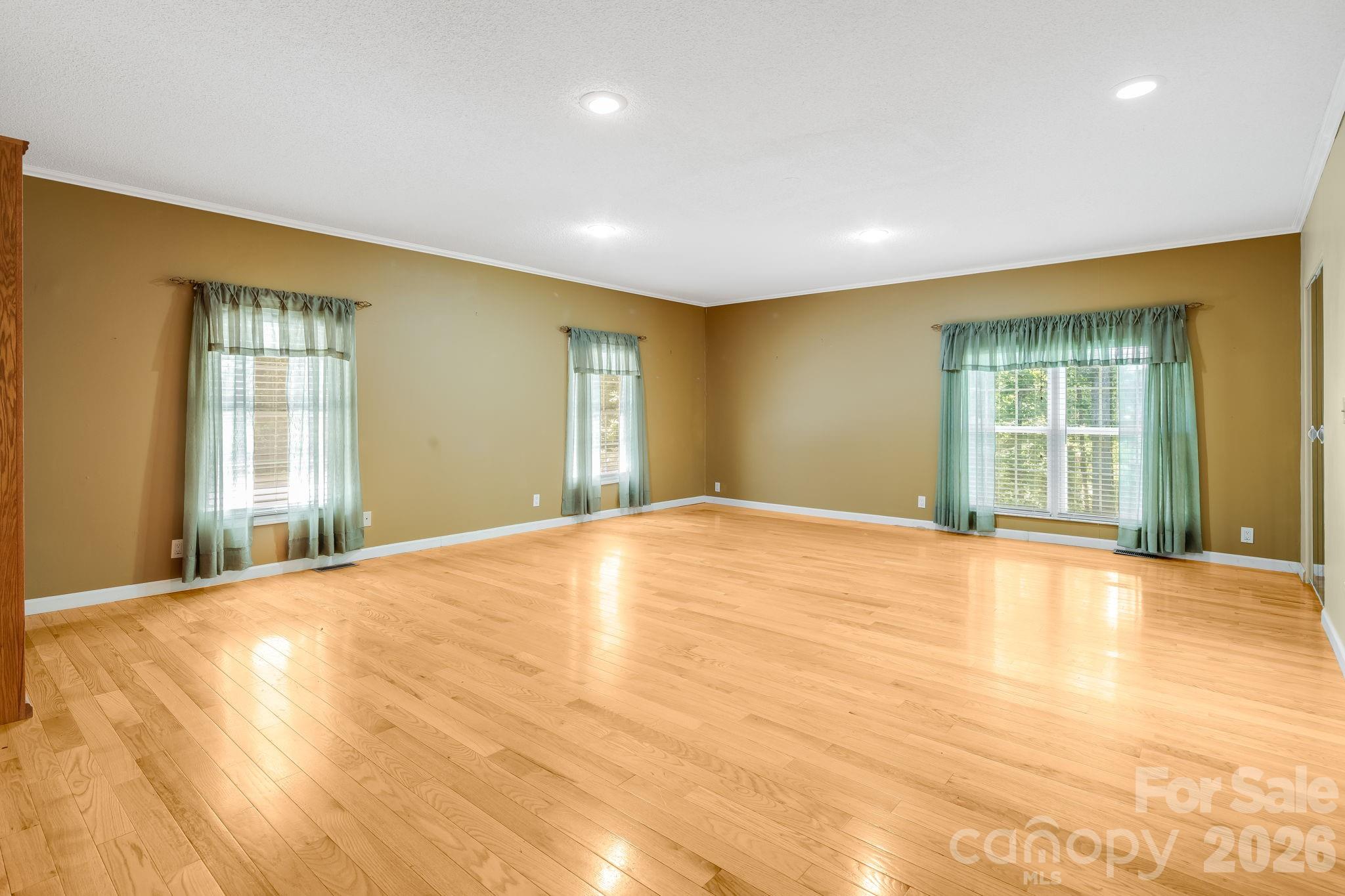 225 Arbor Lane — Hendersonville