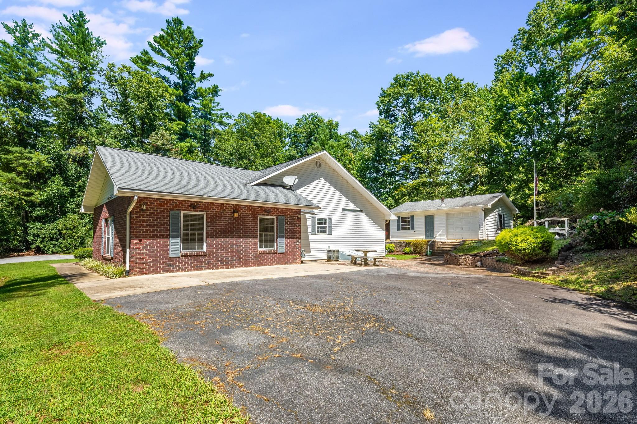 225 Arbor Lane — Hendersonville