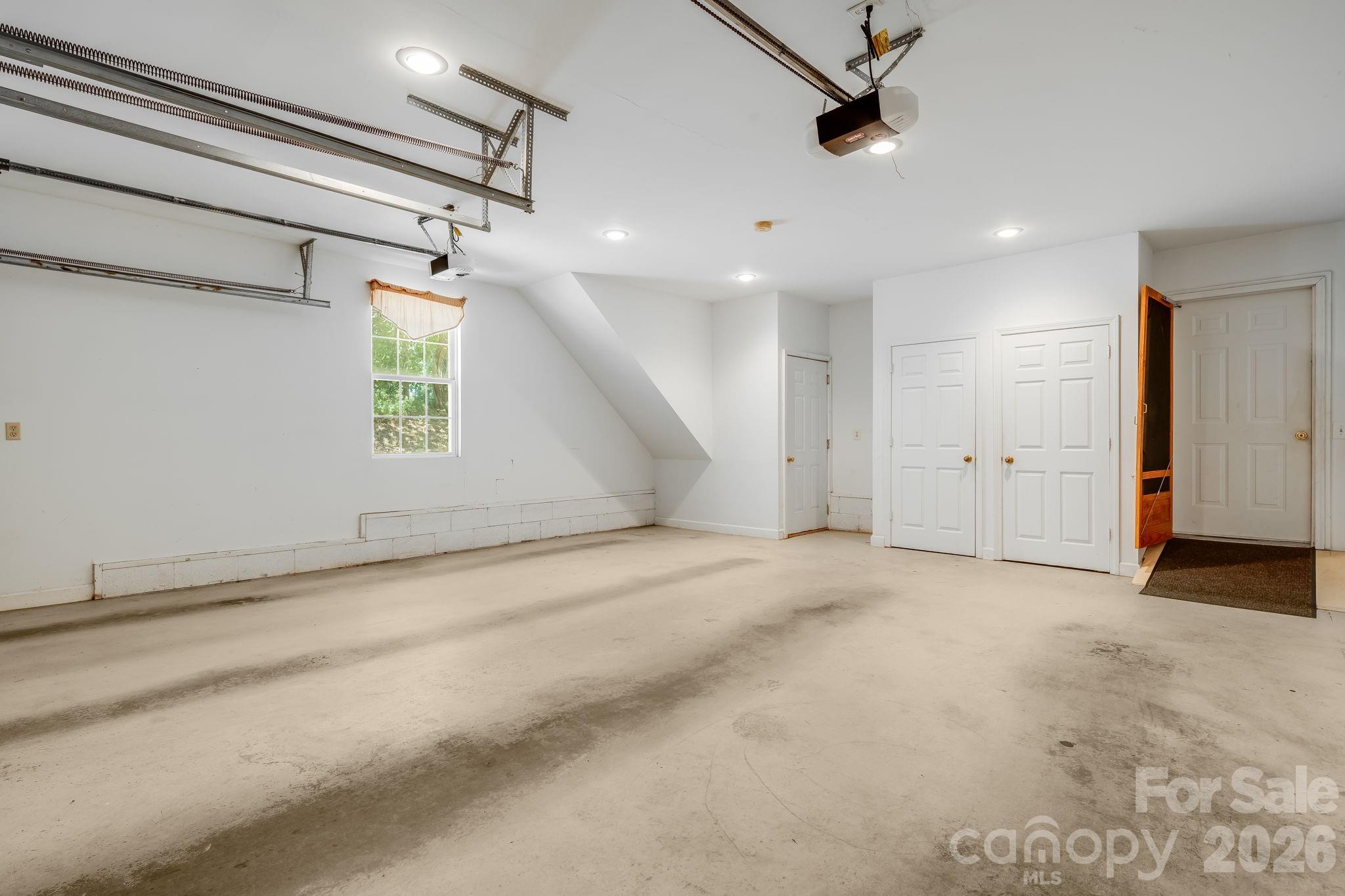 225 Arbor Lane — Hendersonville