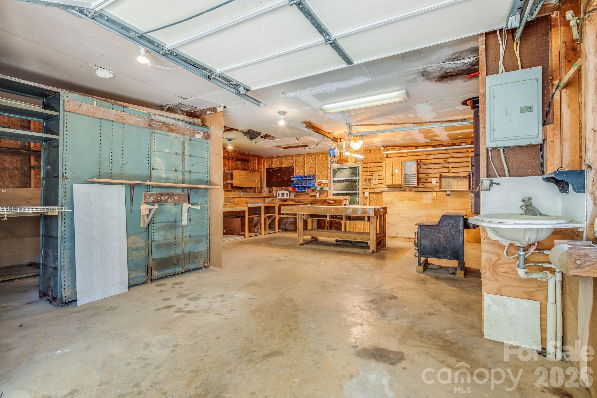 225 Arbor Lane — Hendersonville