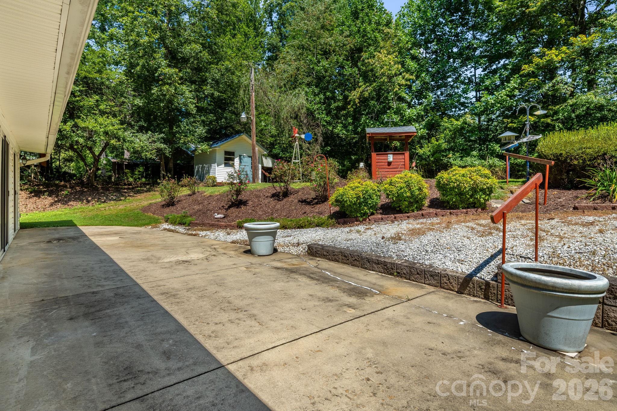 225 Arbor Lane — Hendersonville