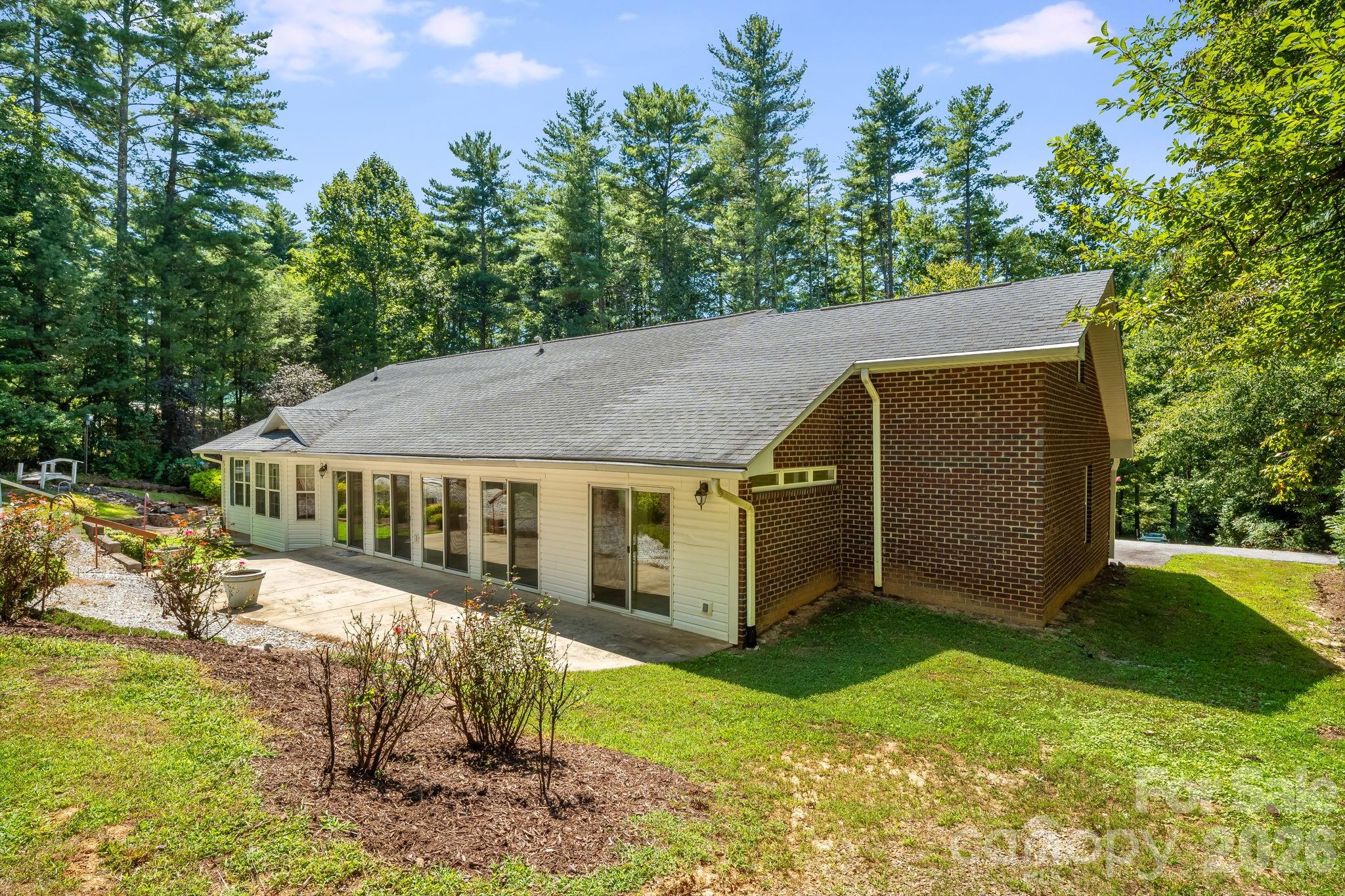 225 Arbor Lane — Hendersonville