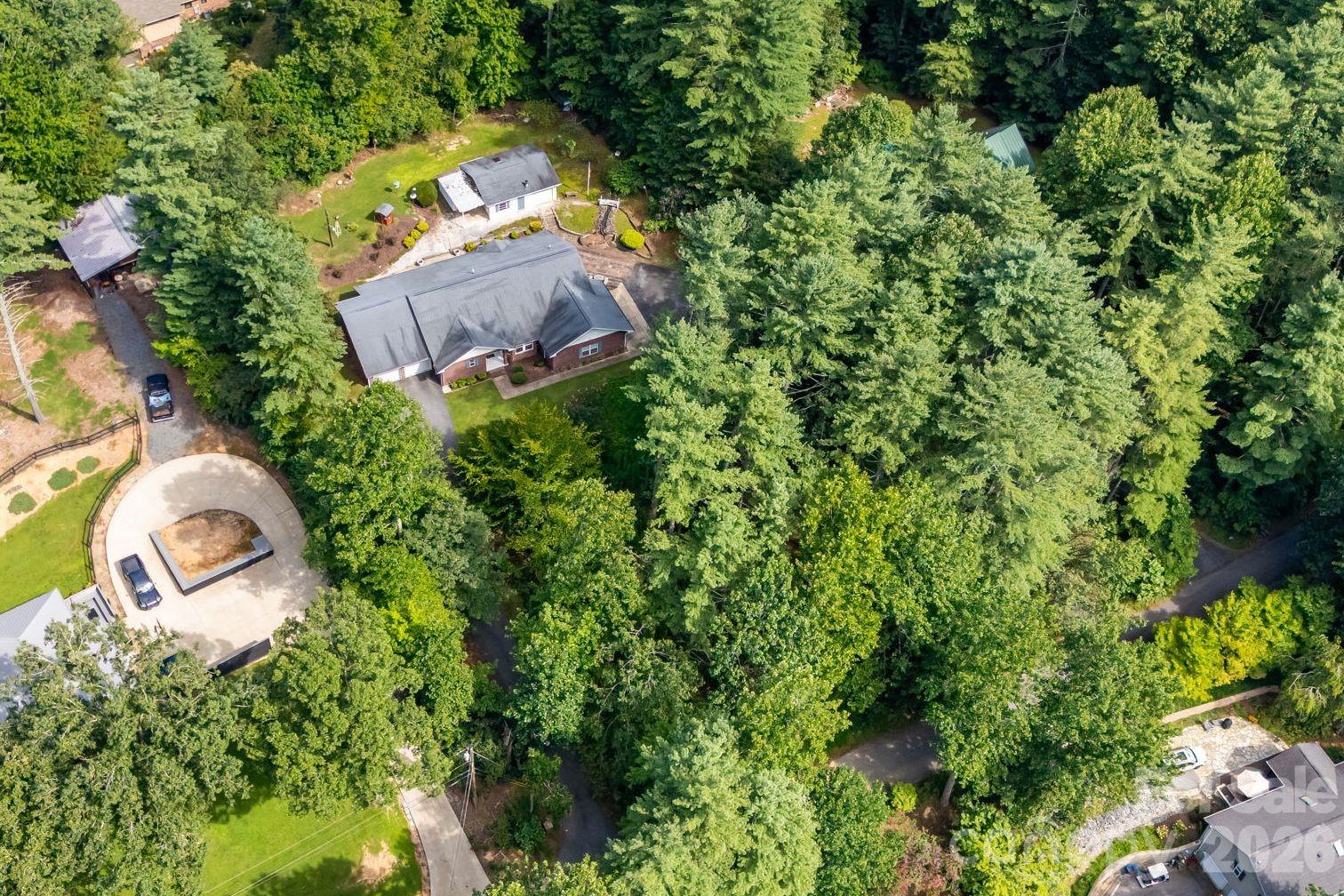 225 Arbor Lane — Hendersonville
