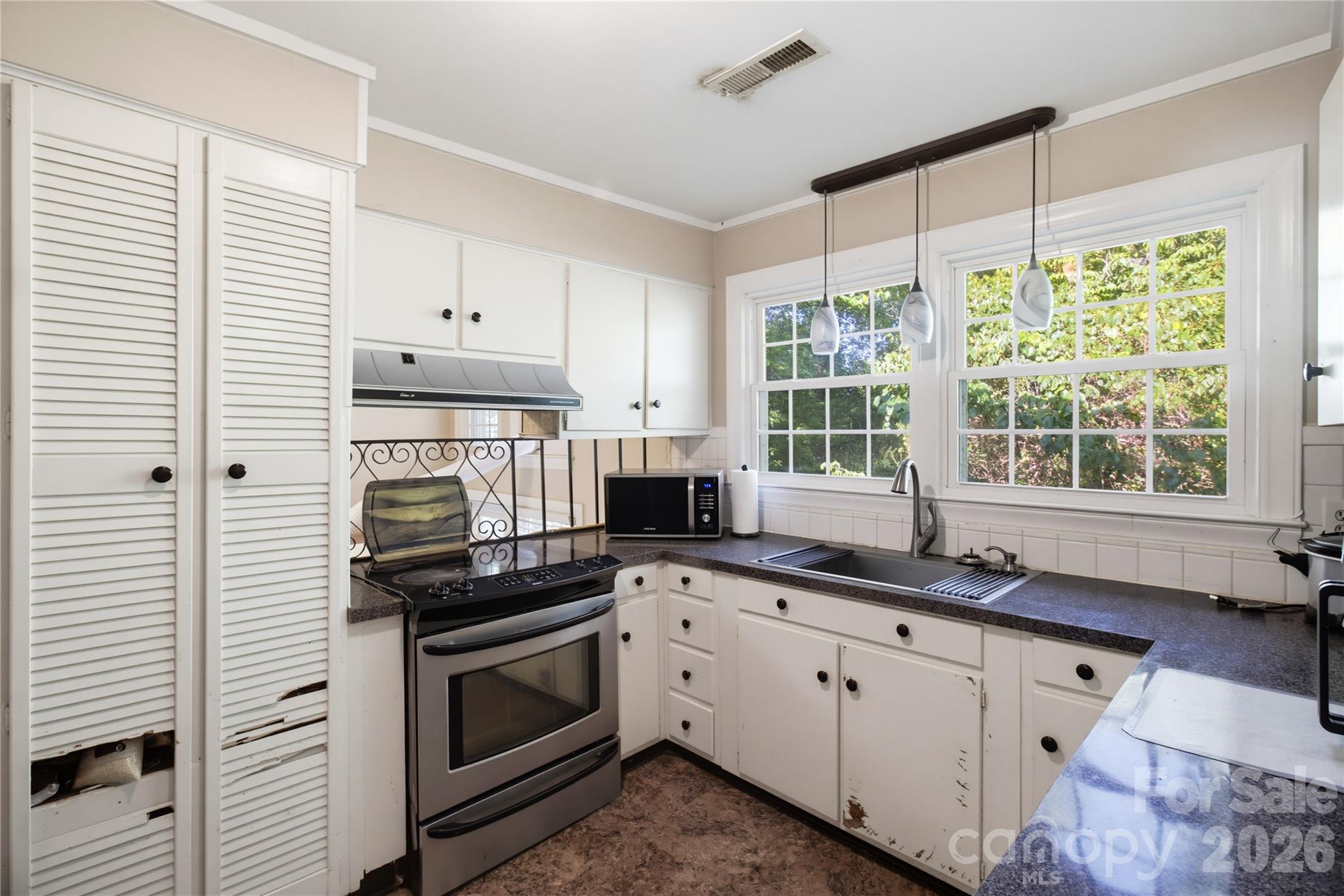 5675 Sweetbriar Road — Pfafftown