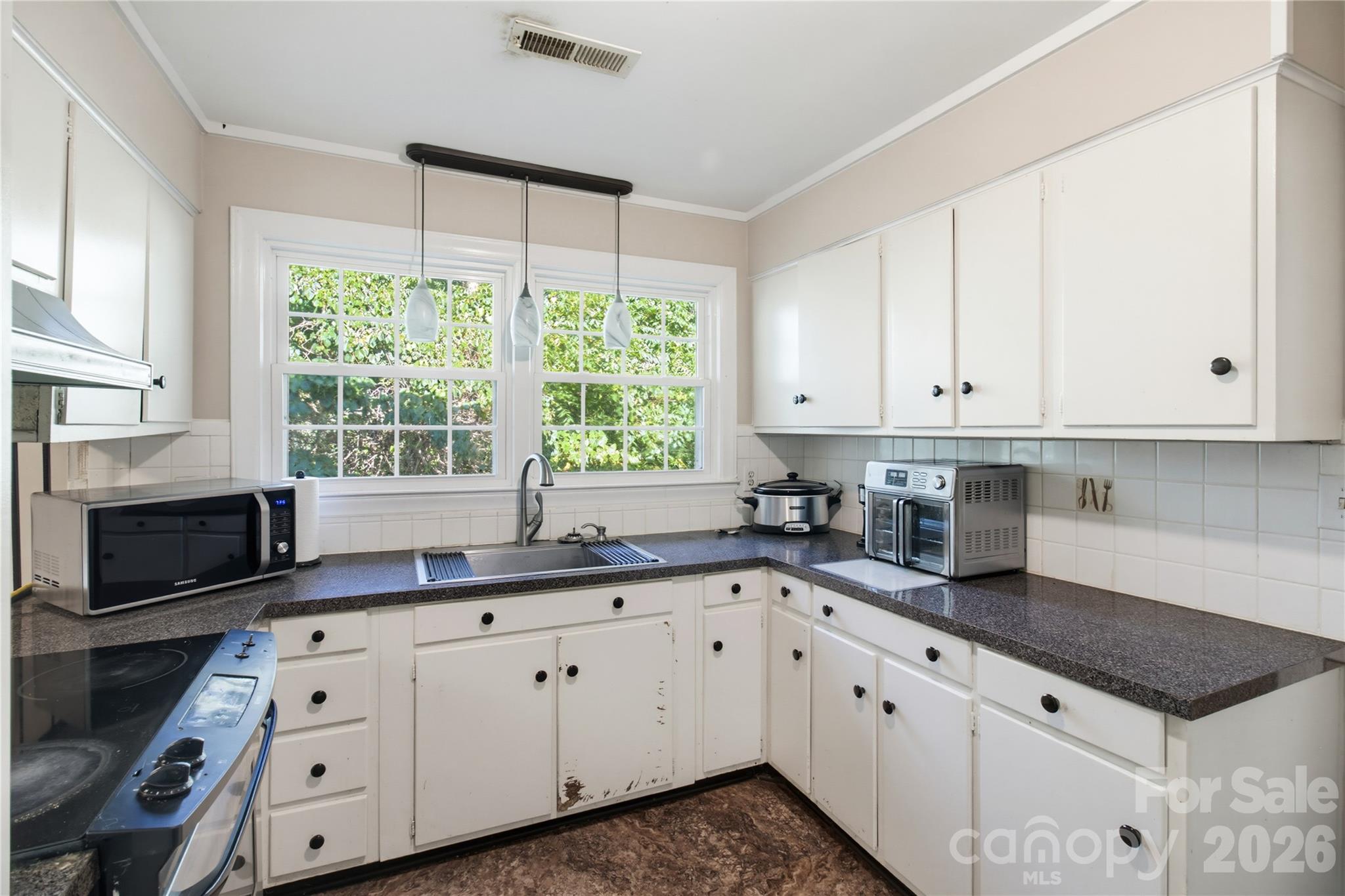 5675 Sweetbriar Road — Pfafftown