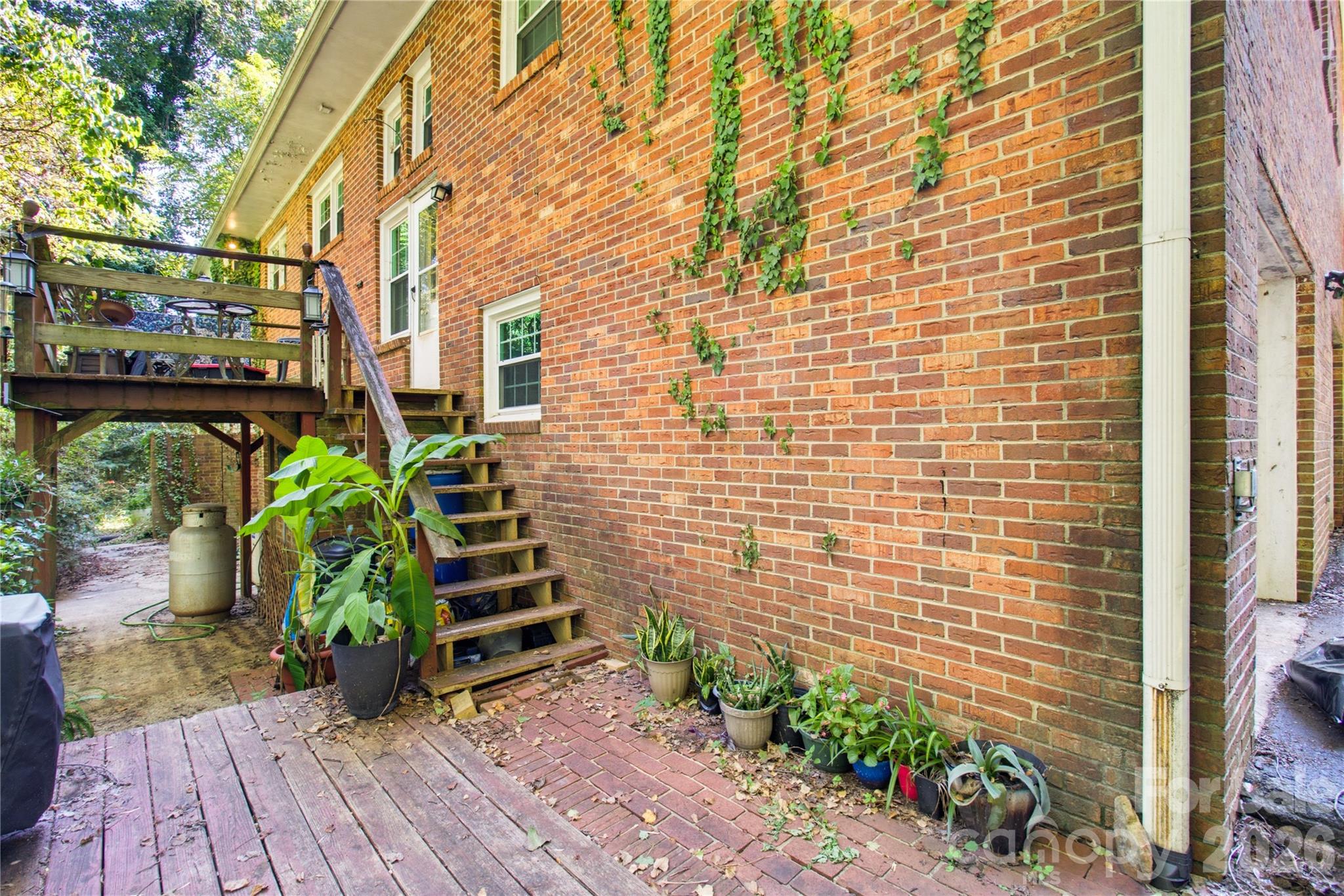 5675 Sweetbriar Road — Pfafftown