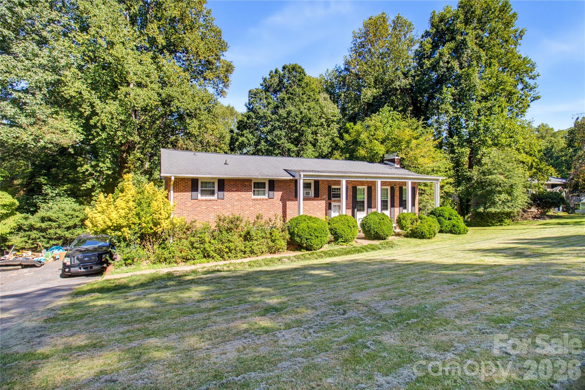 5675 Sweetbriar Road — Pfafftown