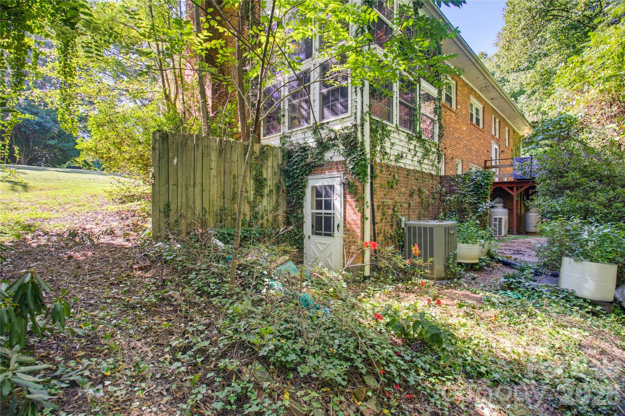 5675 Sweetbriar Road — Pfafftown