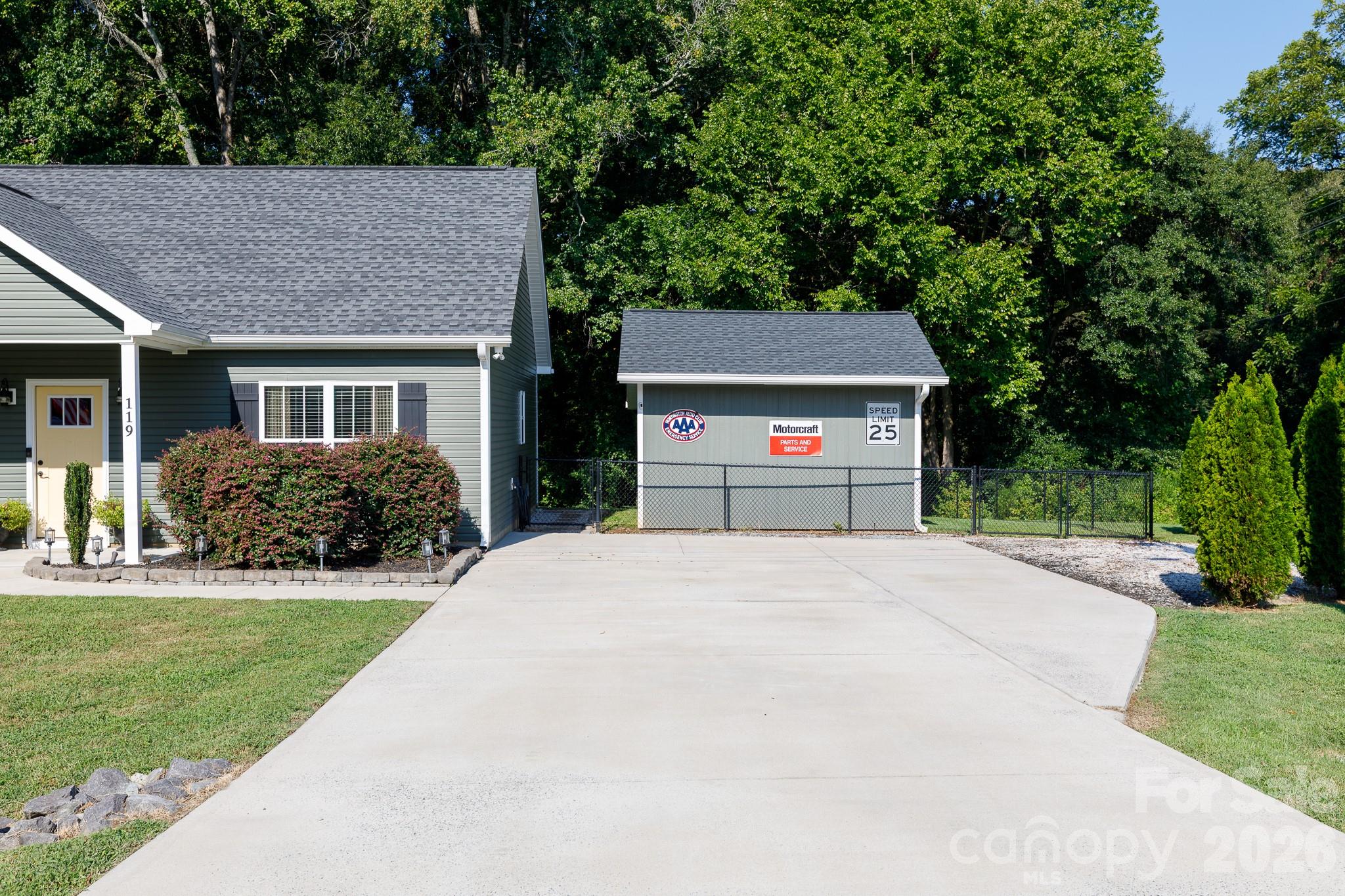 119 Fairmont Street — Clover