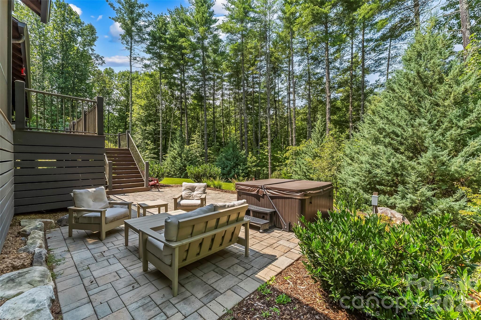 3201 Donahue Drive — Nebo