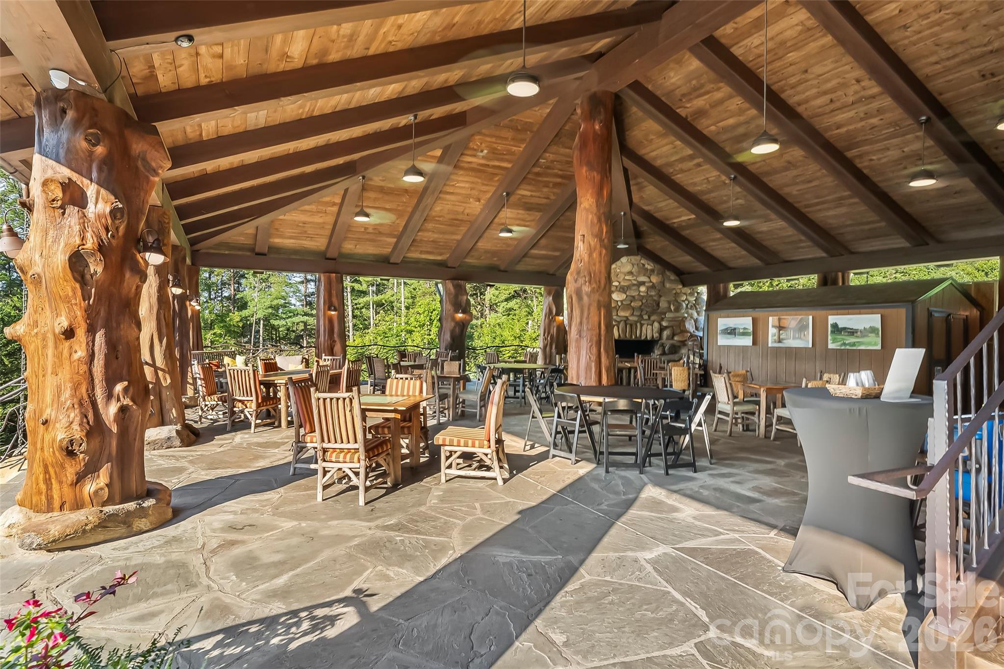 3201 Donahue Drive — Nebo