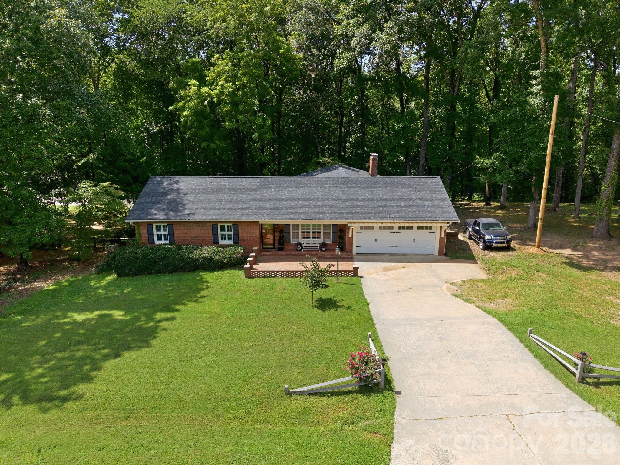 305 Heritage Circle — Statesville