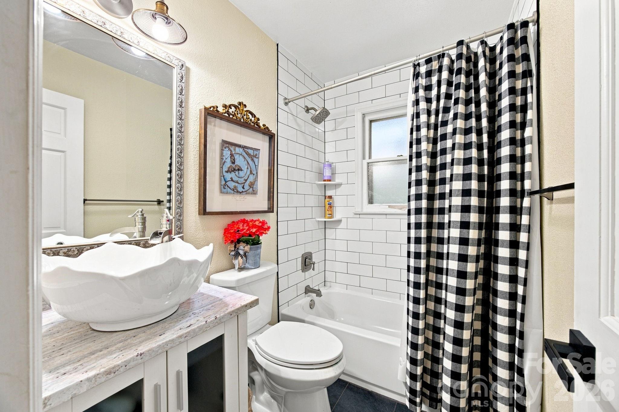 305 Heritage Circle — Statesville