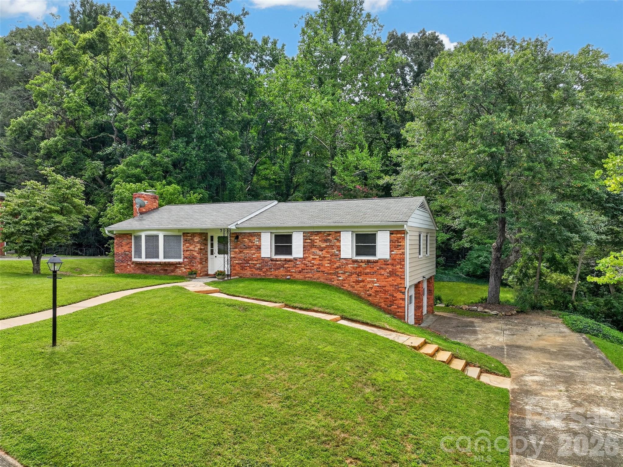 7 Mountainbrook Road — Asheville