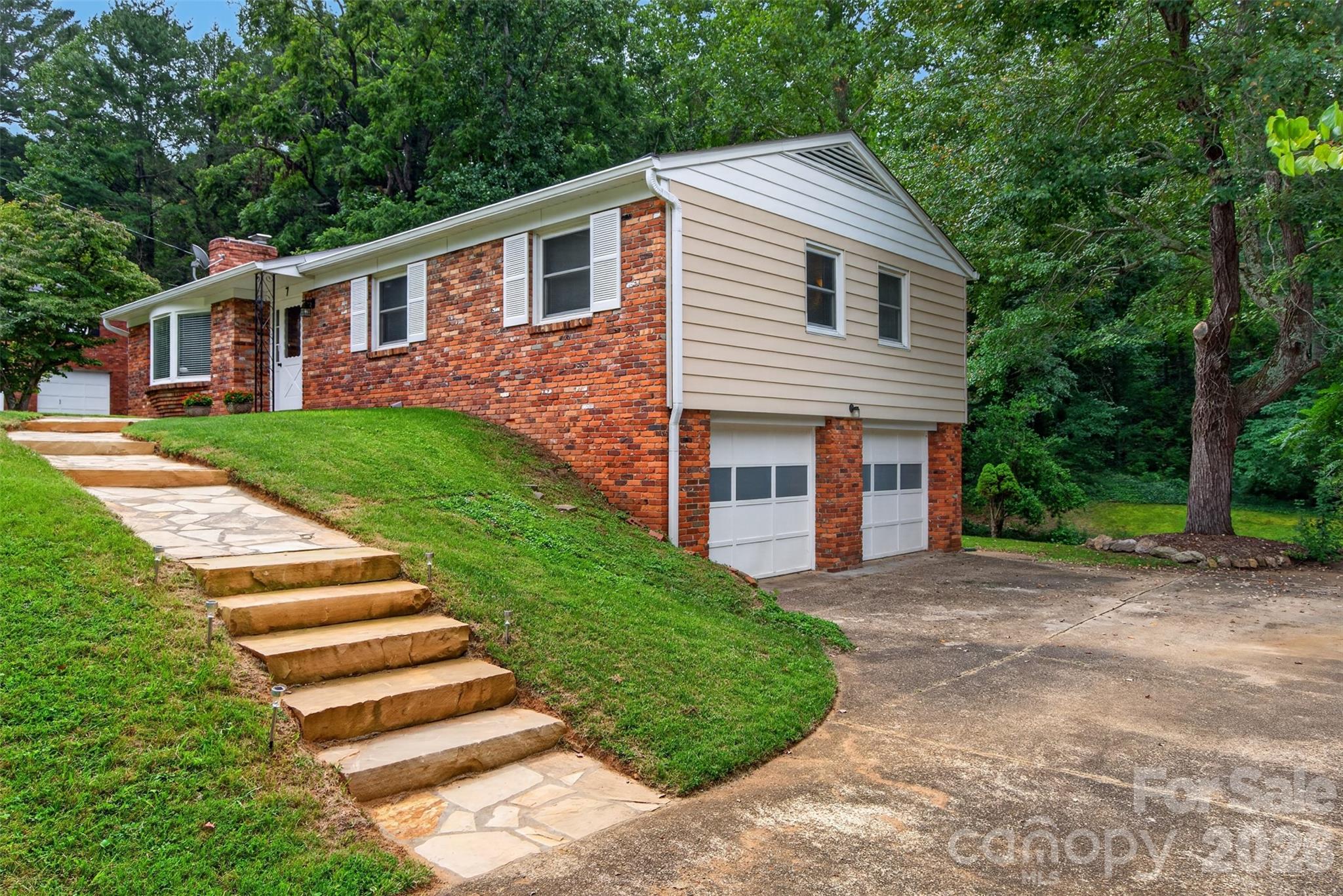 7 Mountainbrook Road — Asheville