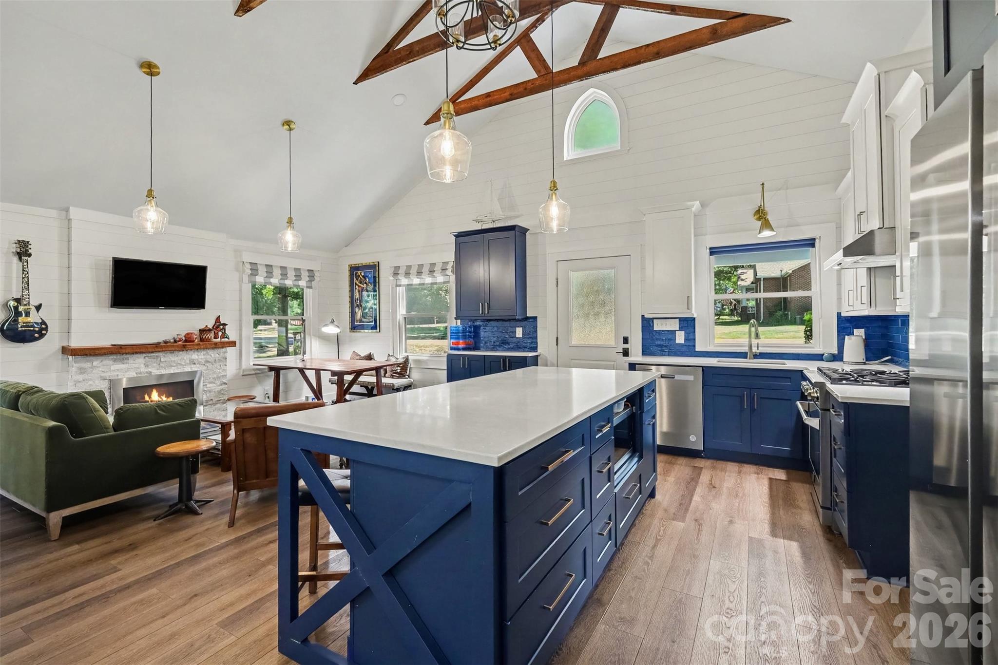 801 W Catawba Avenue — Mount Holly