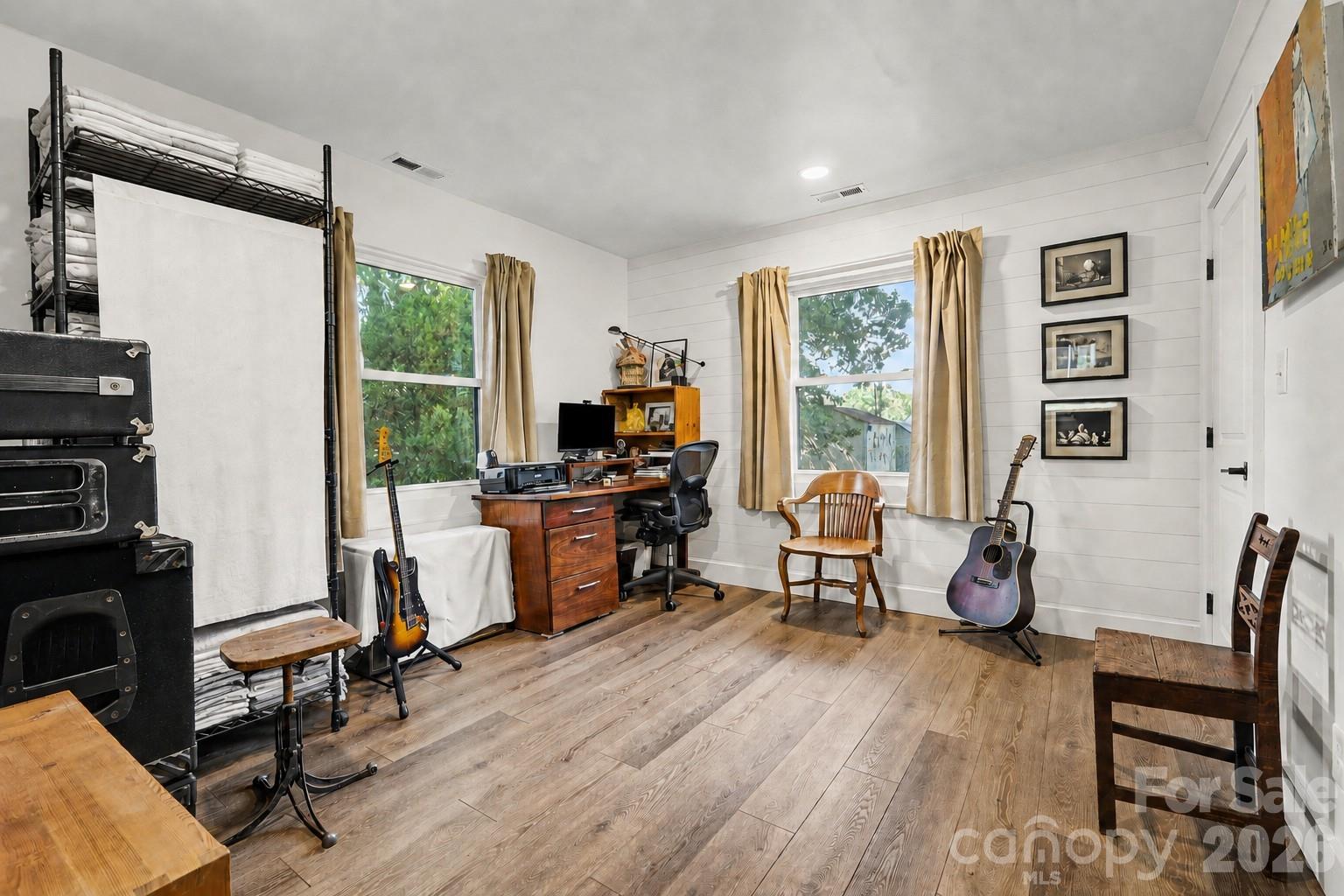 801 W Catawba Avenue — Mount Holly