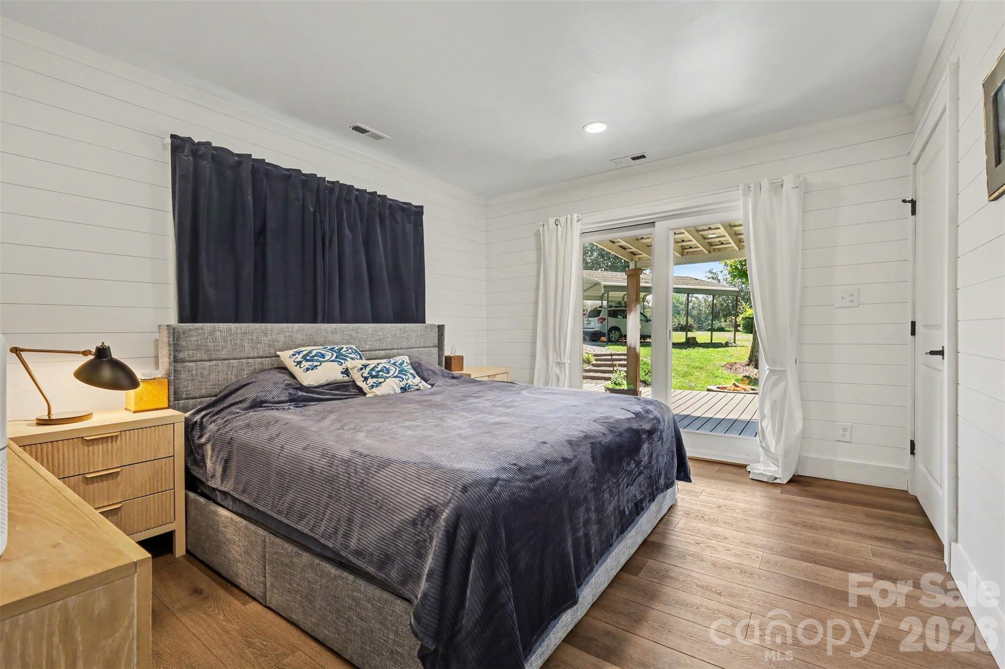 801 W Catawba Avenue — Mount Holly