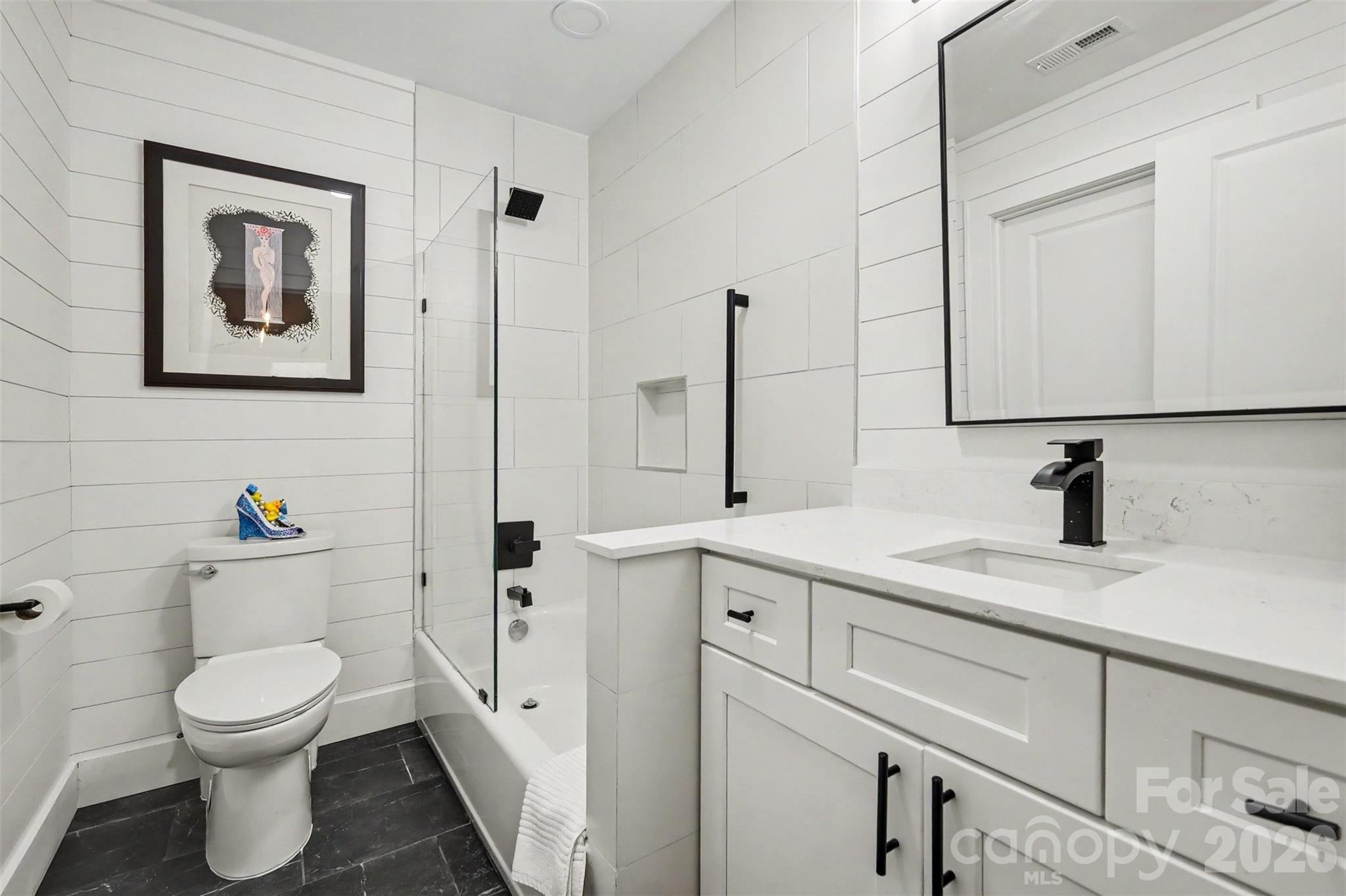 801 W Catawba Avenue — Mount Holly