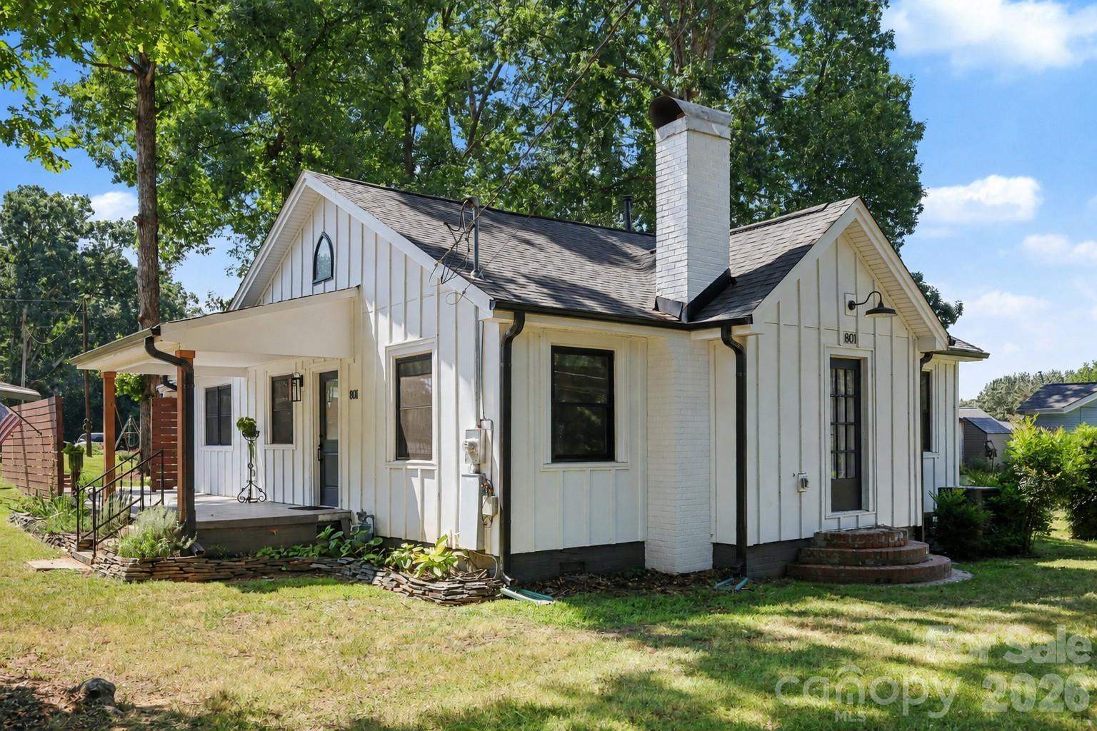 801 W Catawba Avenue — Mount Holly