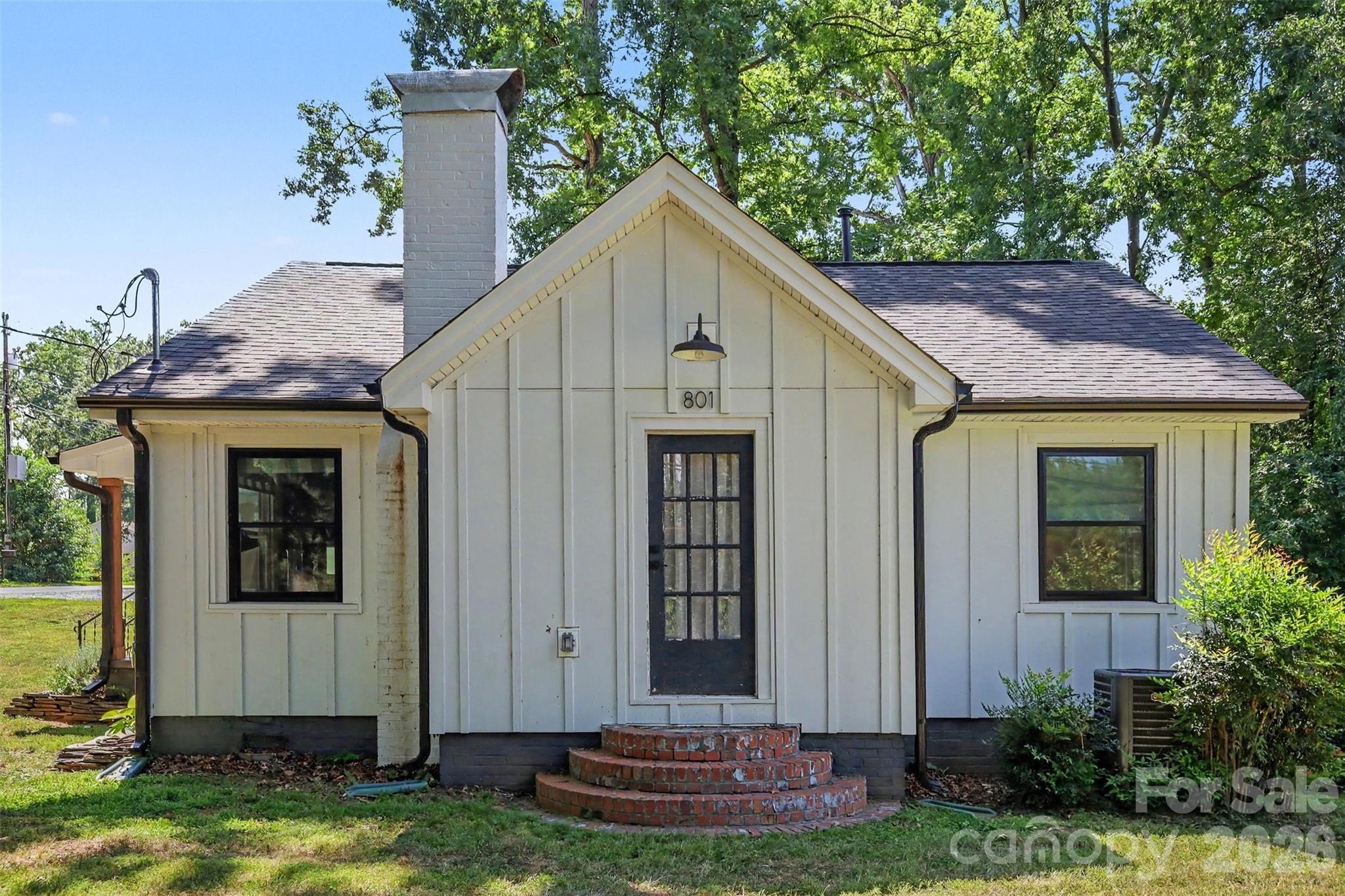801 W Catawba Avenue — Mount Holly