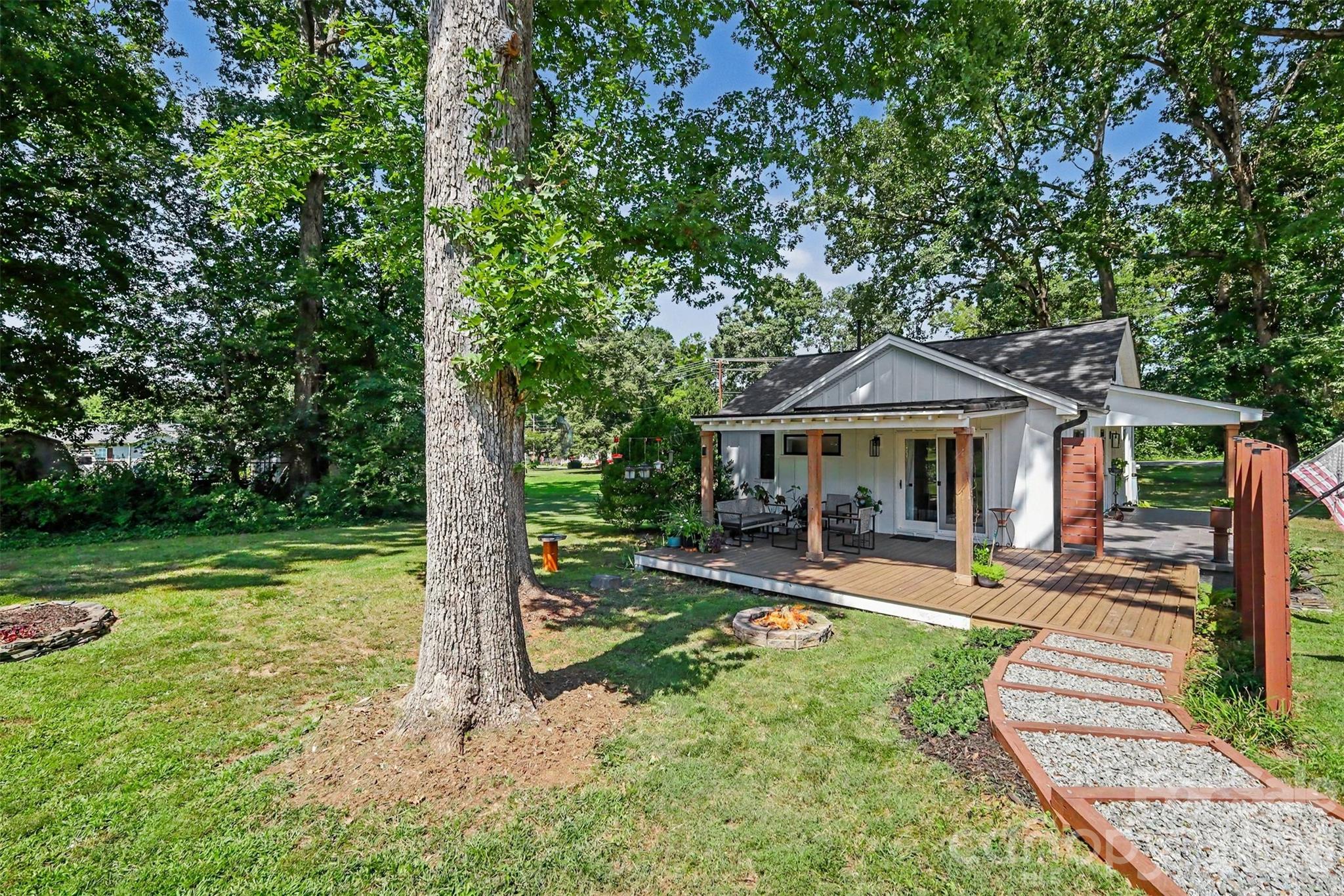 801 W Catawba Avenue — Mount Holly