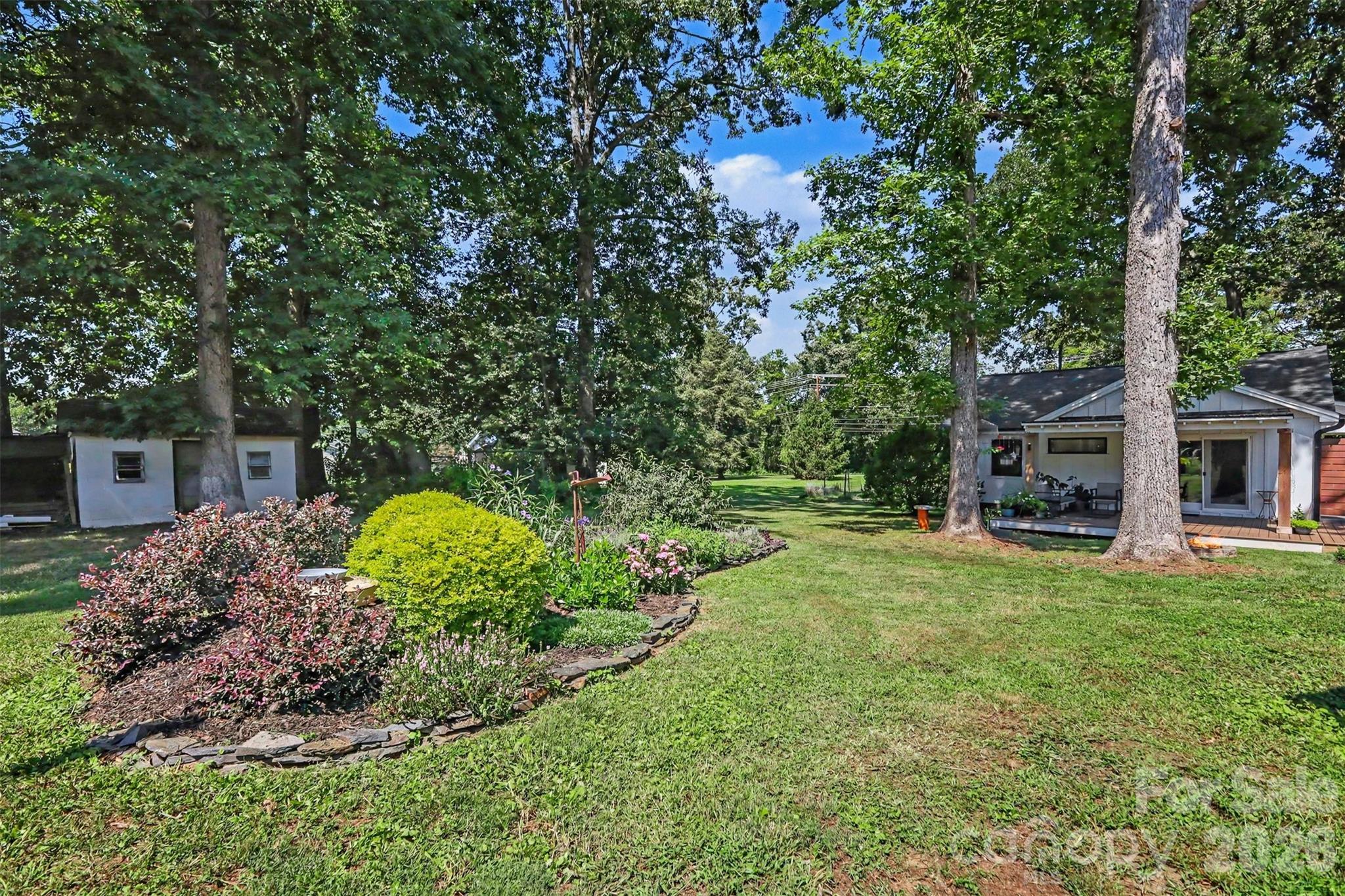 801 W Catawba Avenue — Mount Holly