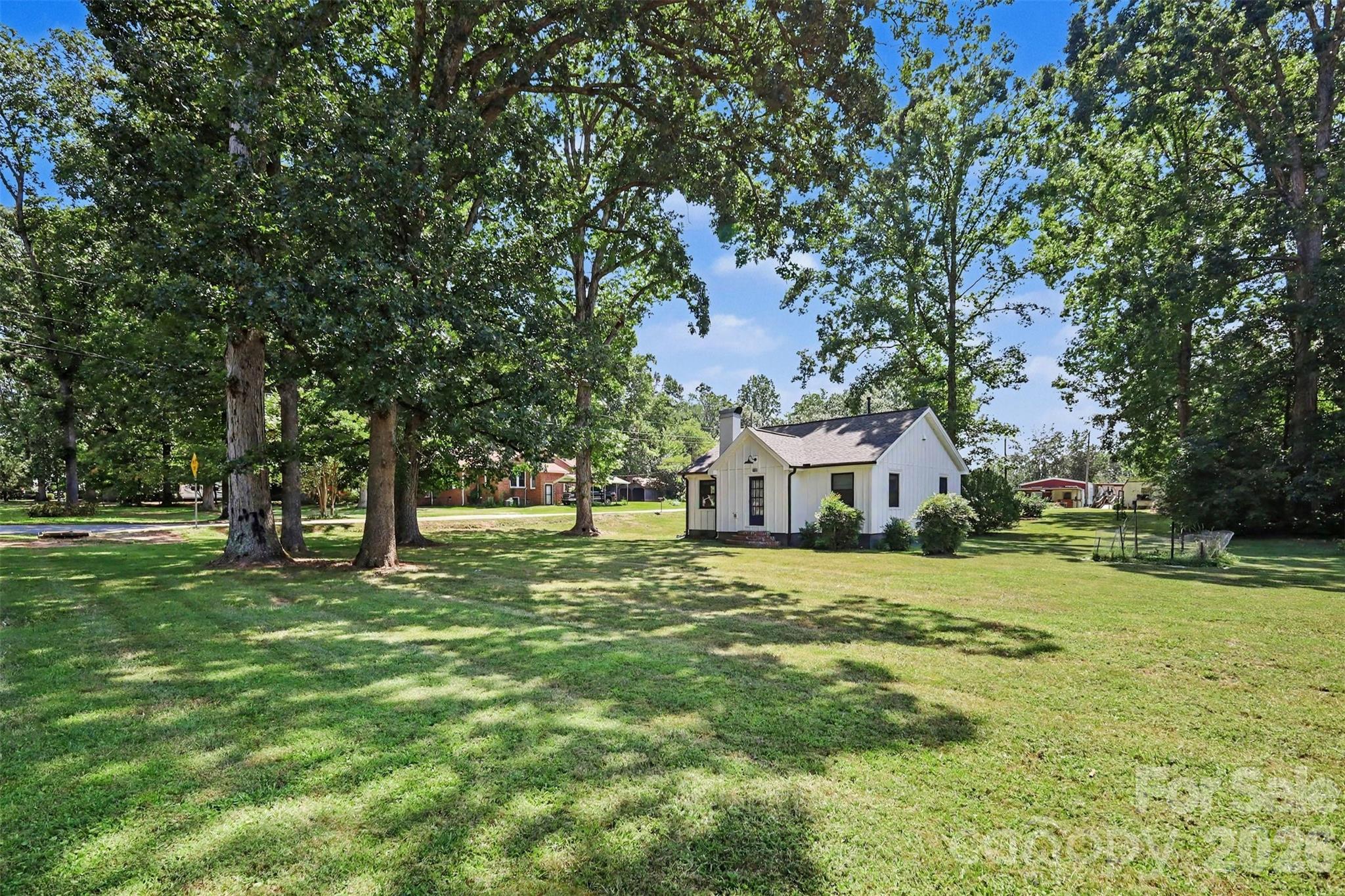 801 W Catawba Avenue — Mount Holly