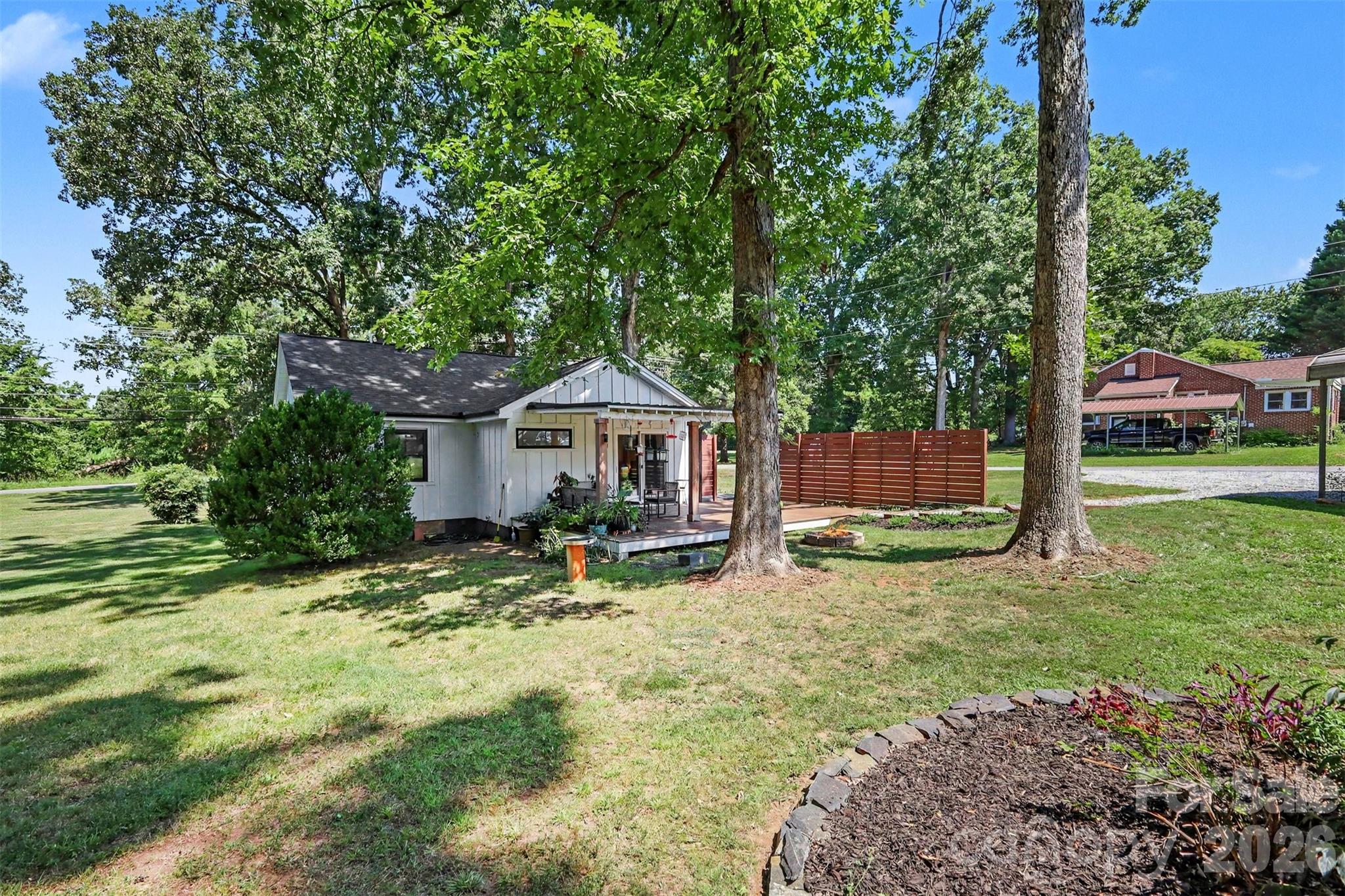 801 W Catawba Avenue — Mount Holly