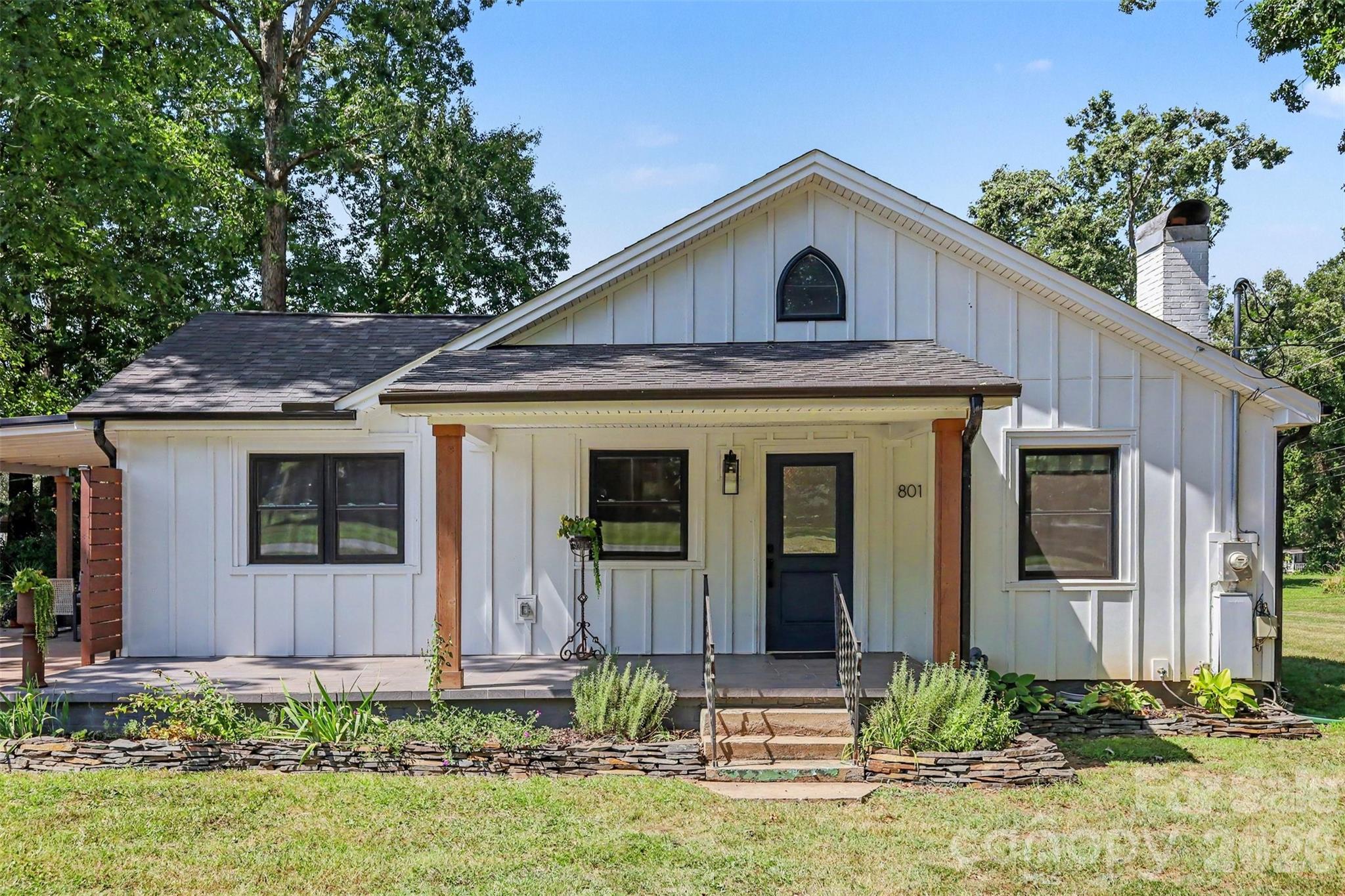801 W Catawba Avenue — Mount Holly