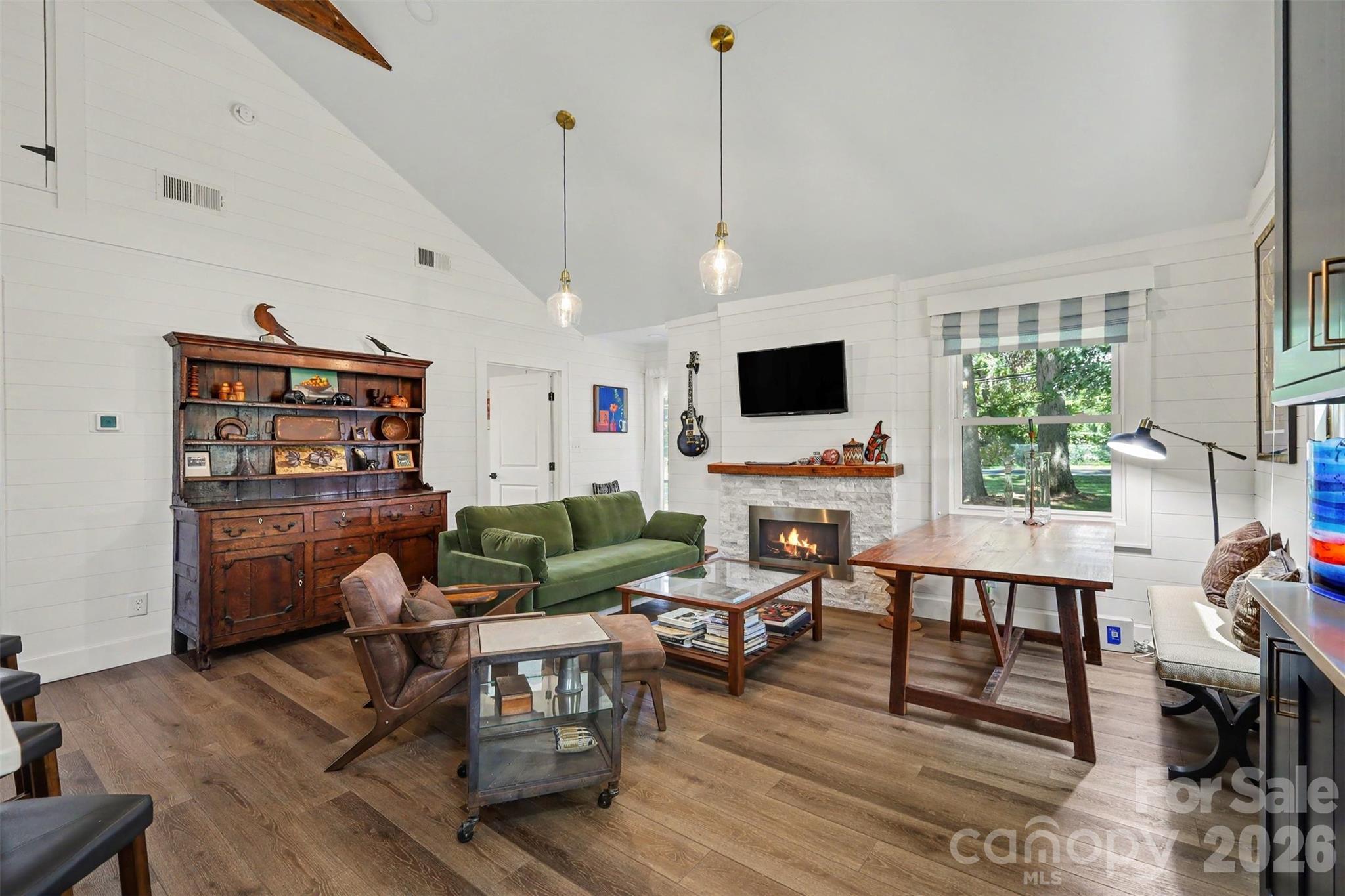 801 W Catawba Avenue — Mount Holly