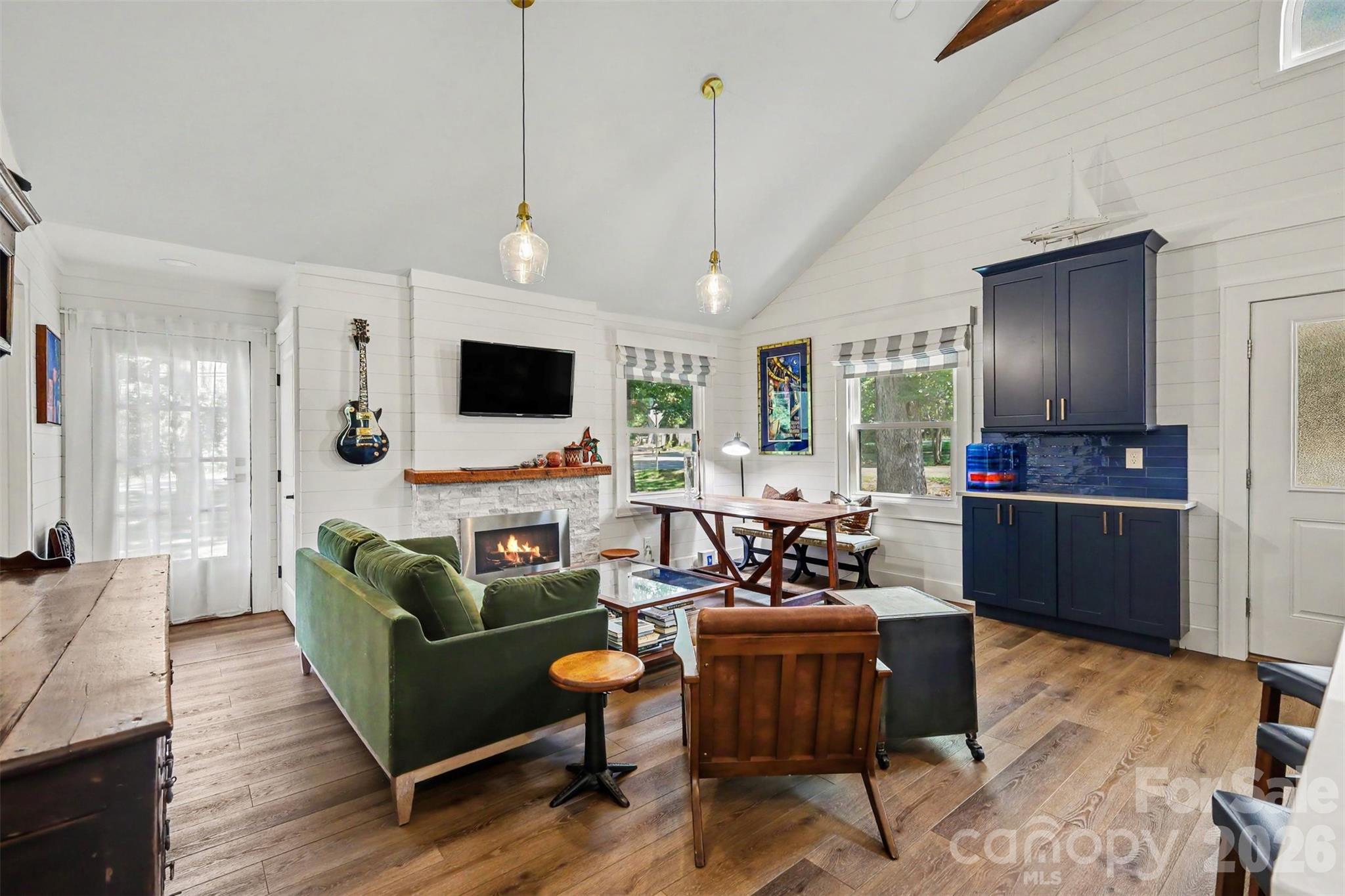 801 W Catawba Avenue — Mount Holly