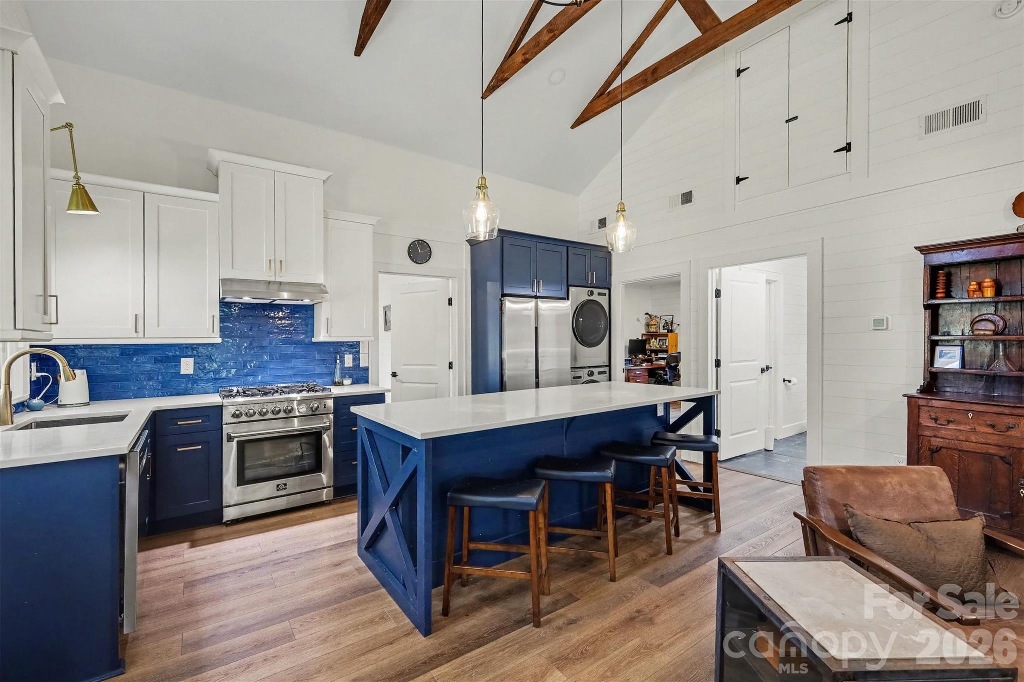 801 W Catawba Avenue — Mount Holly