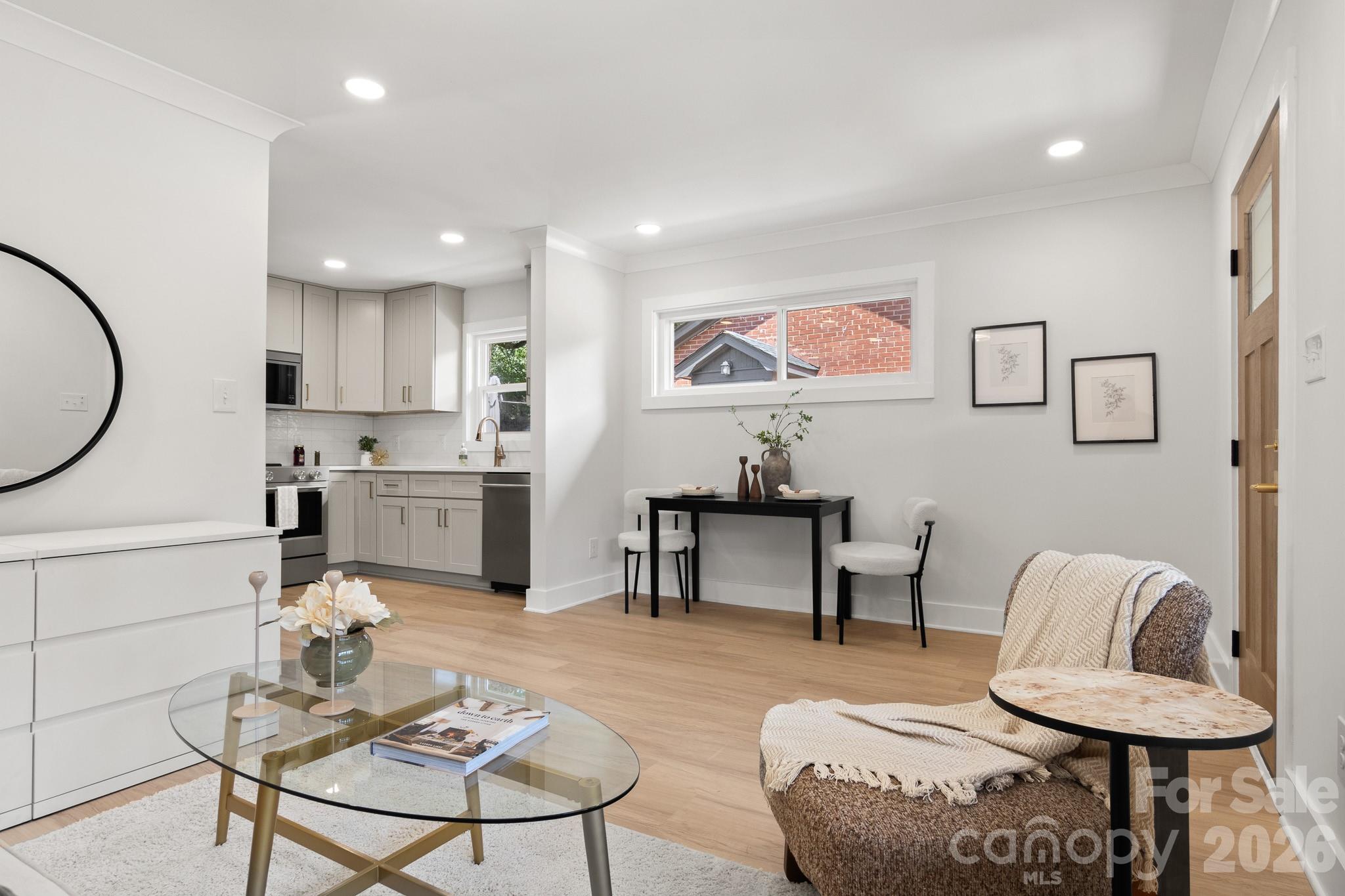 546 W Kingston Avenue — Charlotte