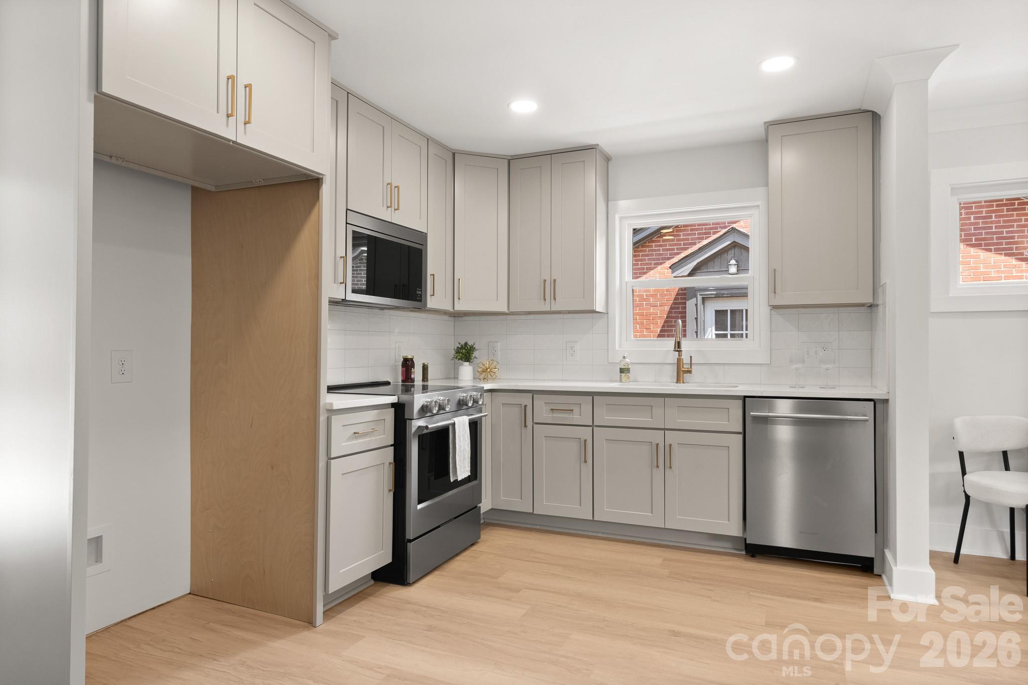 546 W Kingston Avenue — Charlotte