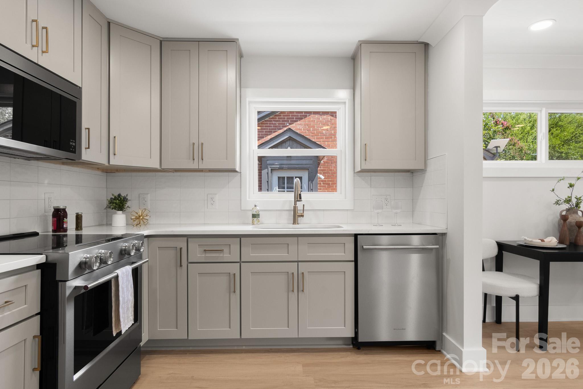546 W Kingston Avenue — Charlotte
