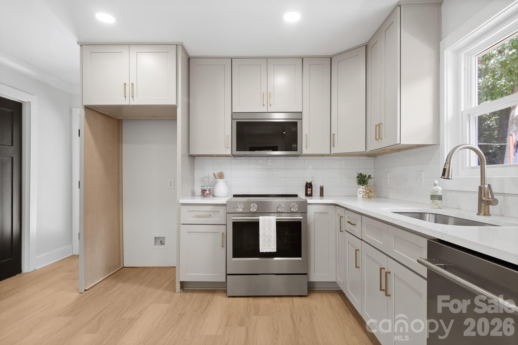 546 W Kingston Avenue — Charlotte