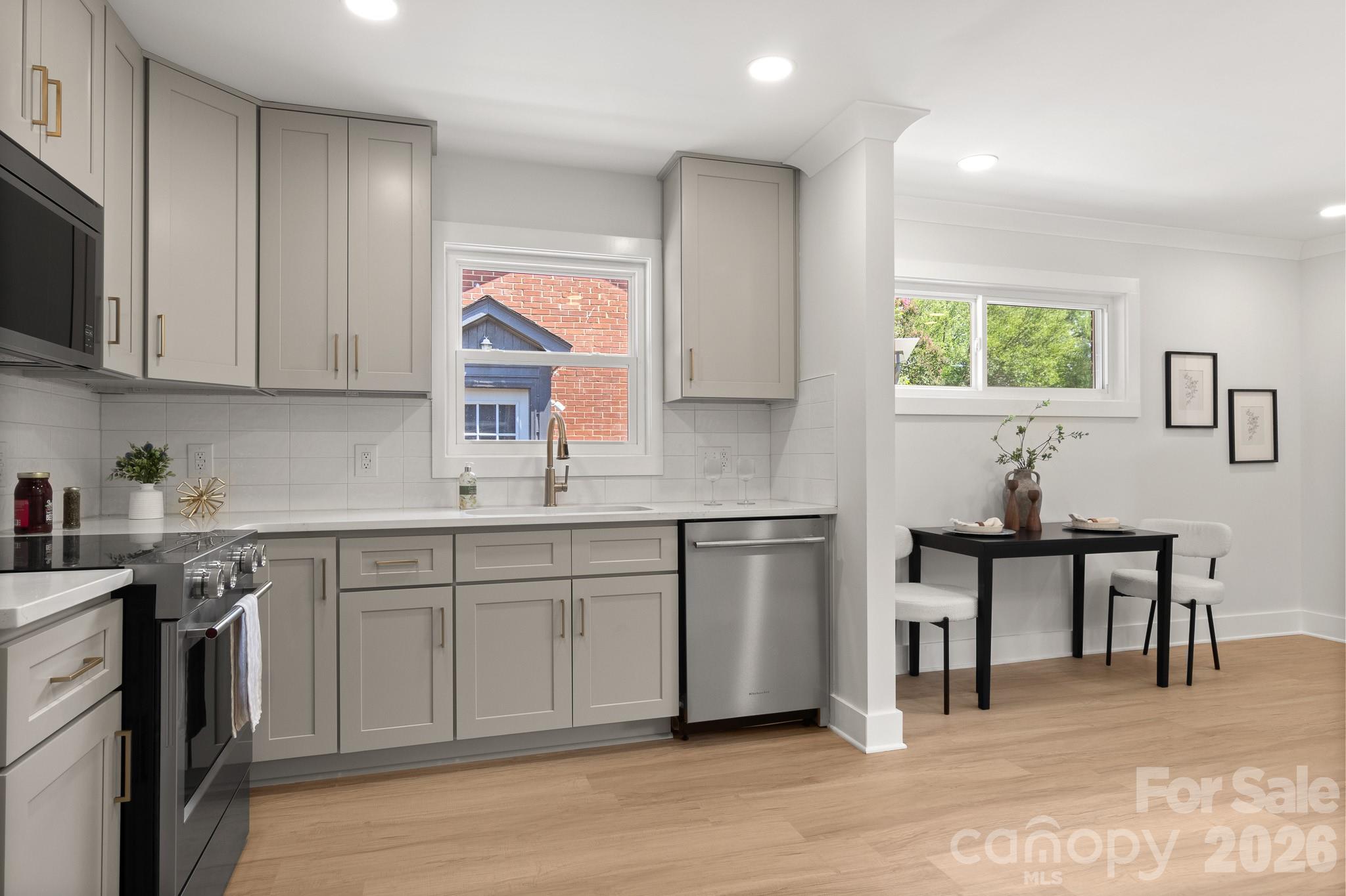 546 W Kingston Avenue — Charlotte