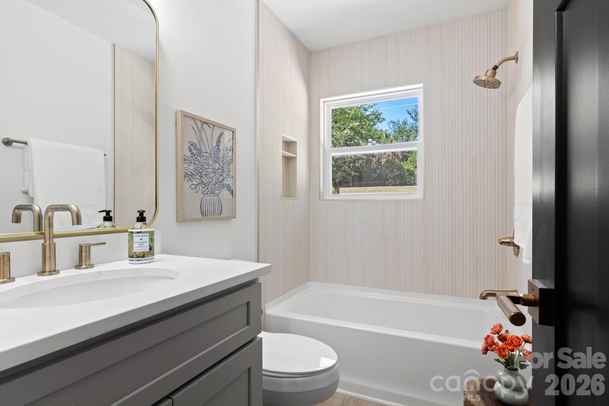 546 W Kingston Avenue — Charlotte