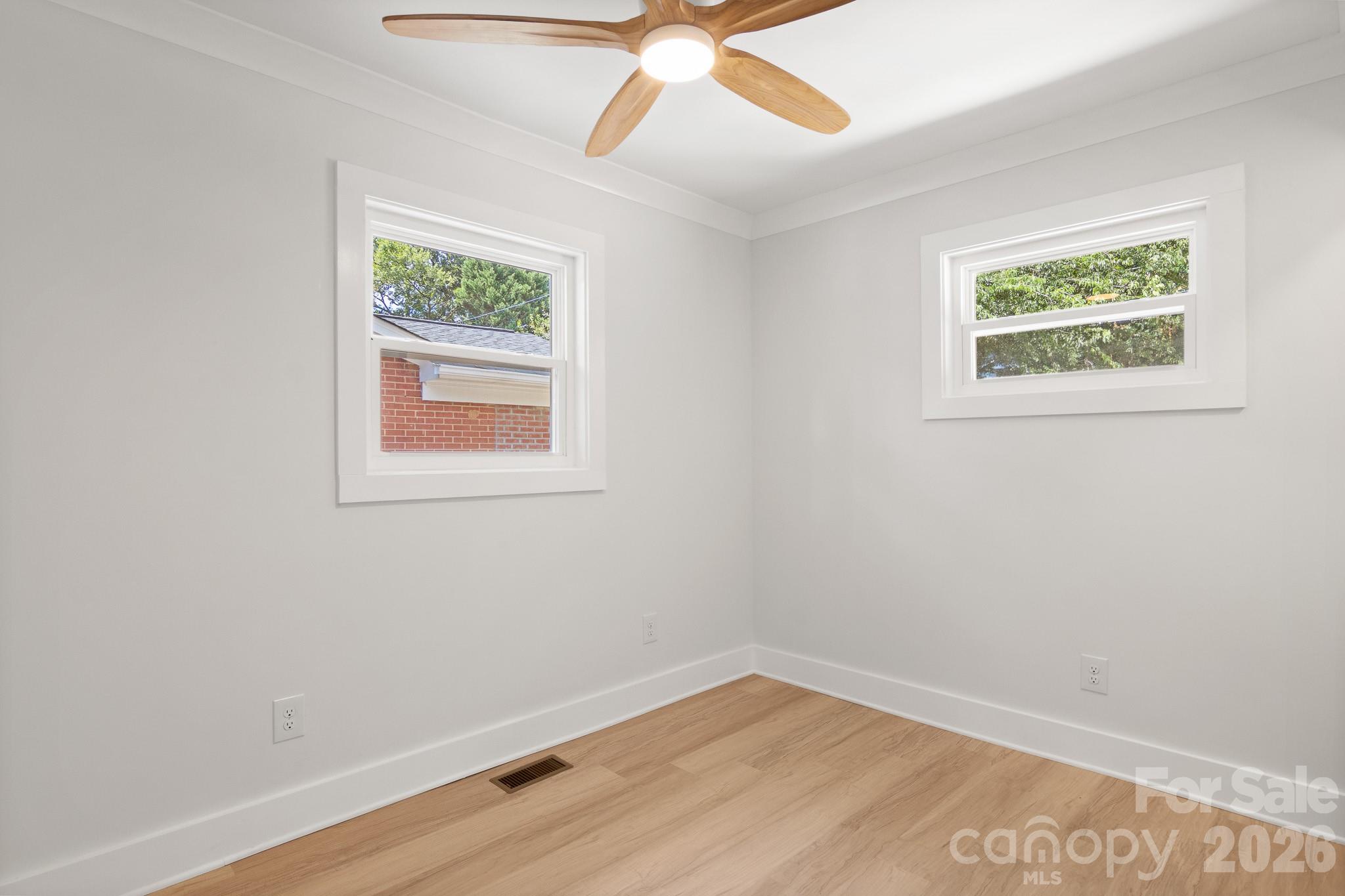 546 W Kingston Avenue — Charlotte