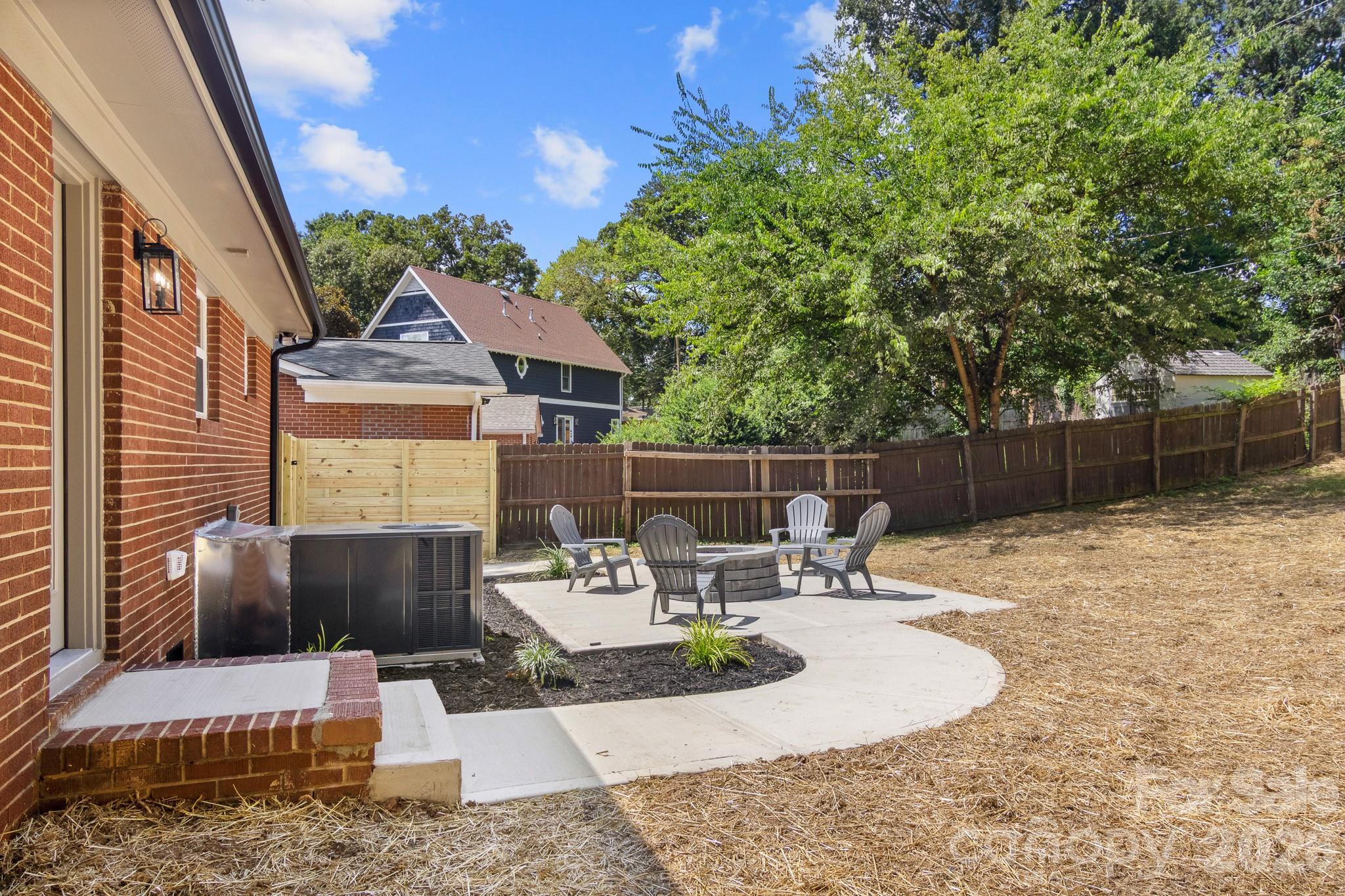 546 W Kingston Avenue — Charlotte