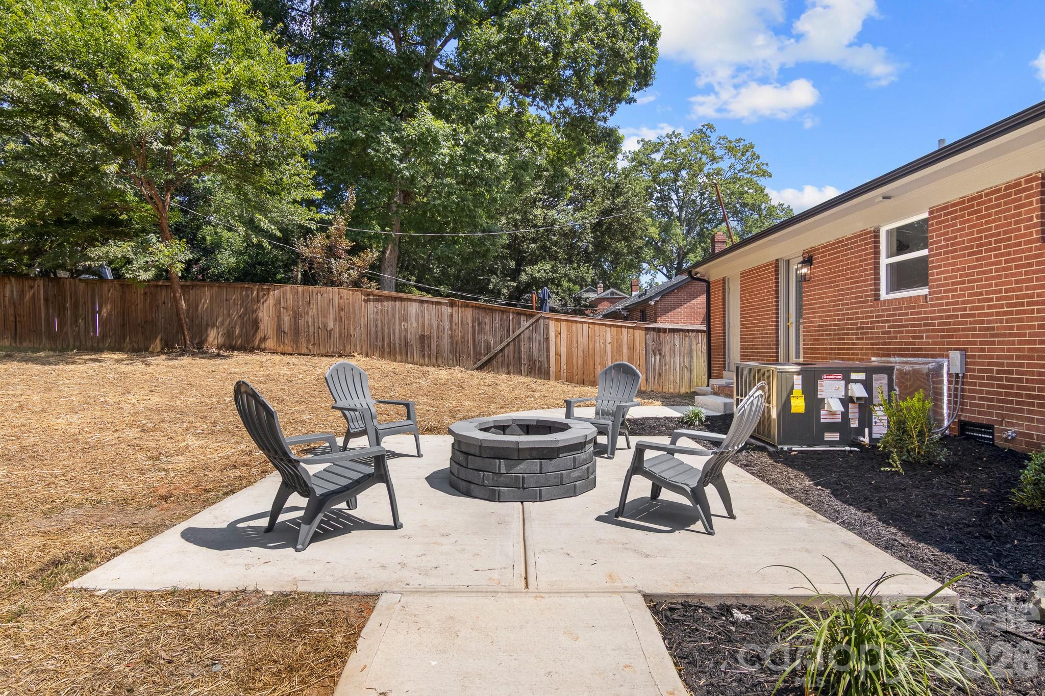 546 W Kingston Avenue — Charlotte