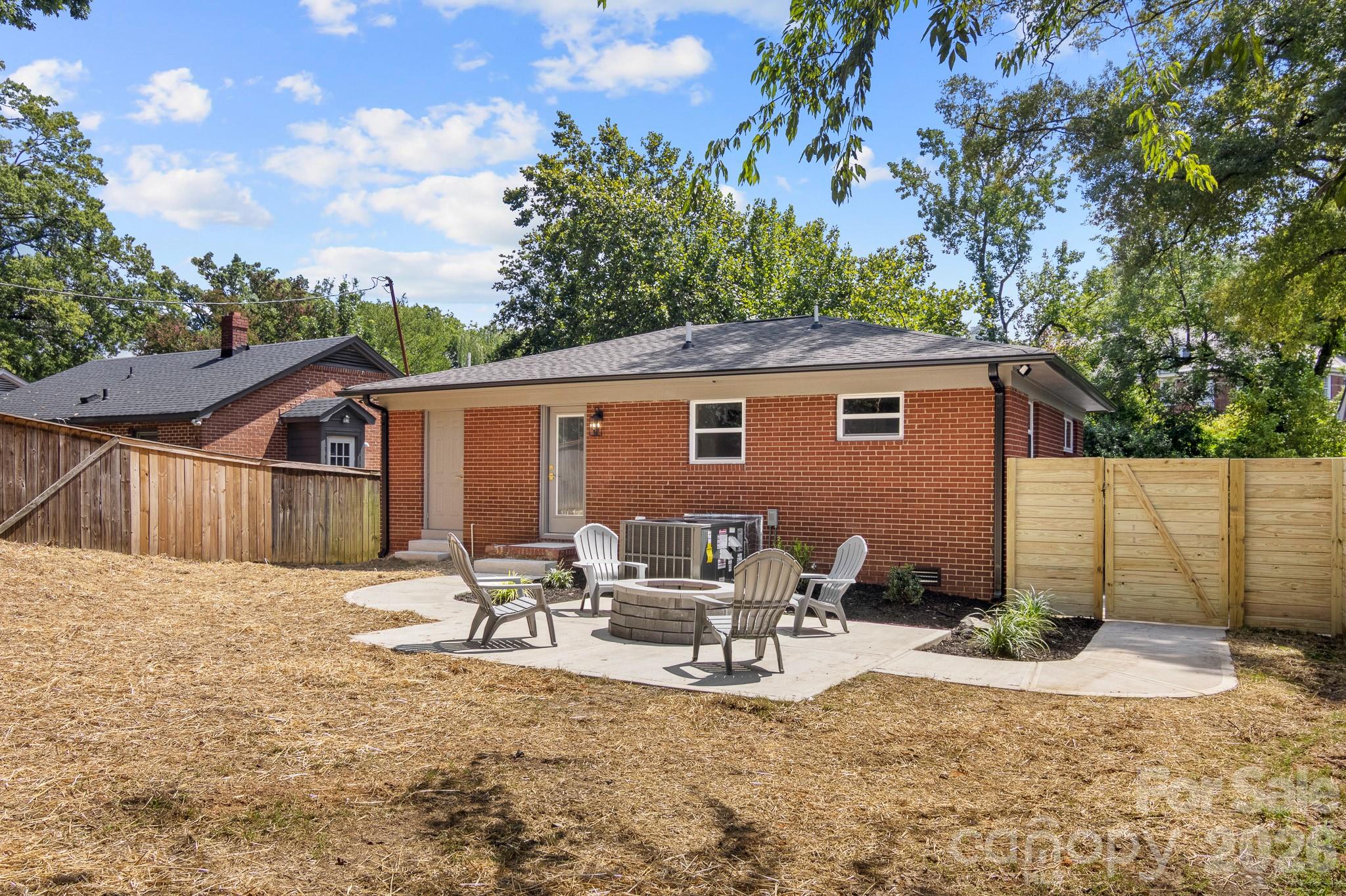546 W Kingston Avenue — Charlotte