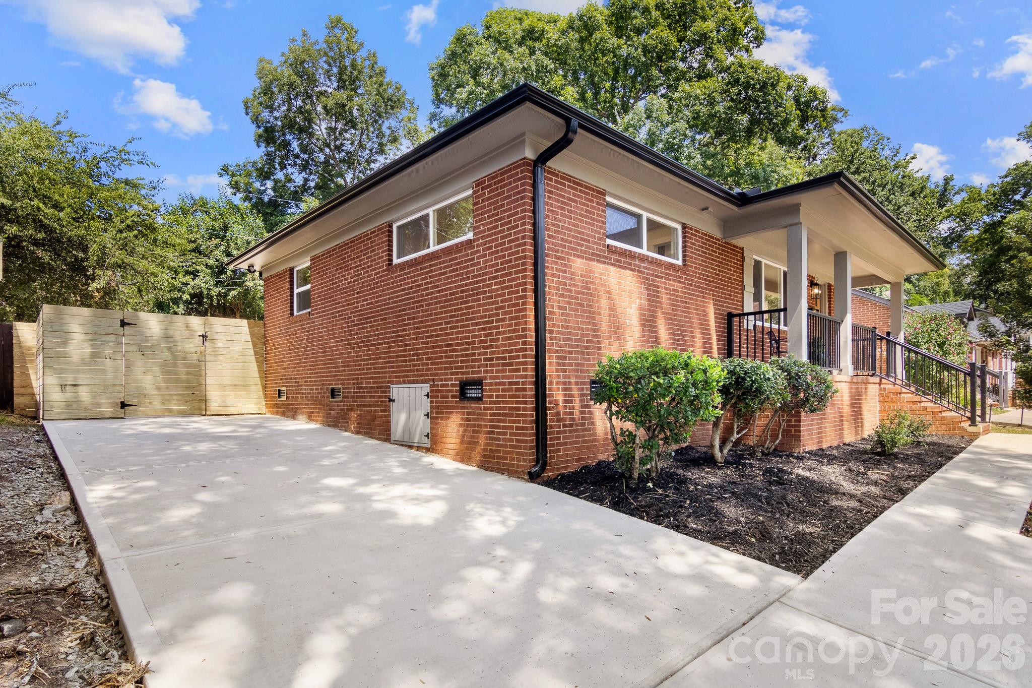 546 W Kingston Avenue — Charlotte